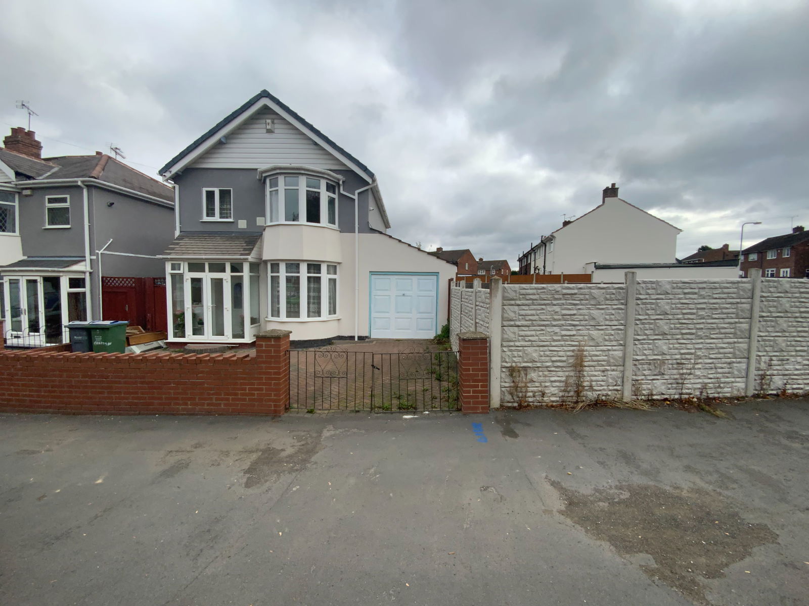 3 bedroom Detached house Under Offer