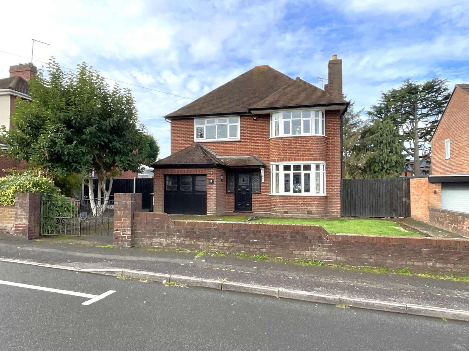 3 bedroom Detached house Under Offer