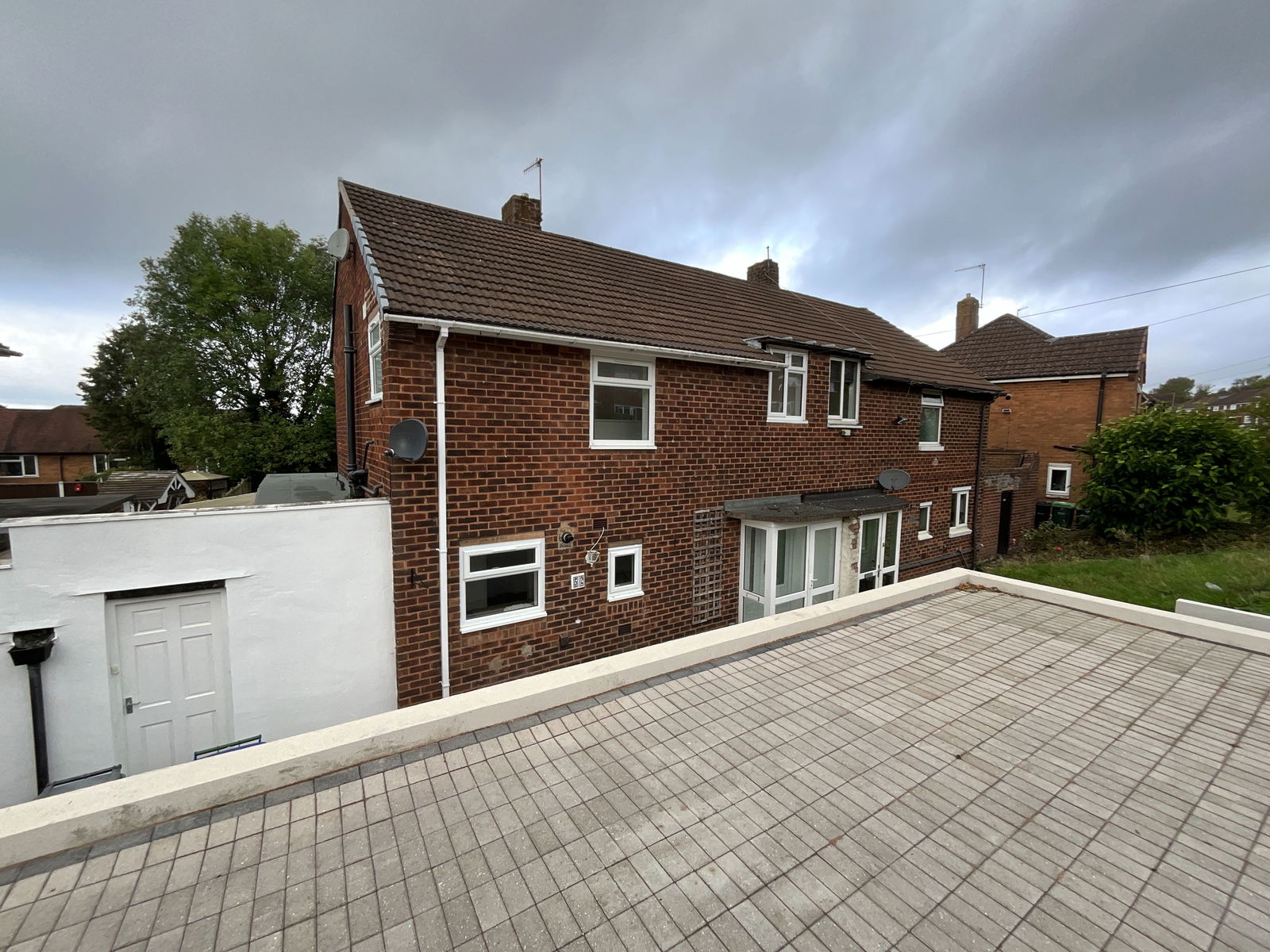3 bedroom Semi-detached house Under Offer