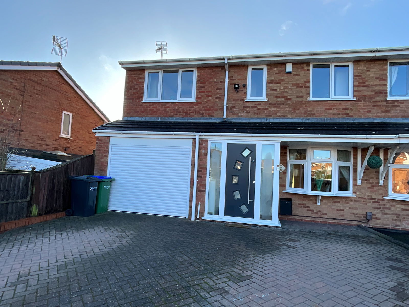 4 bedroom Semi-detached house Under Offer