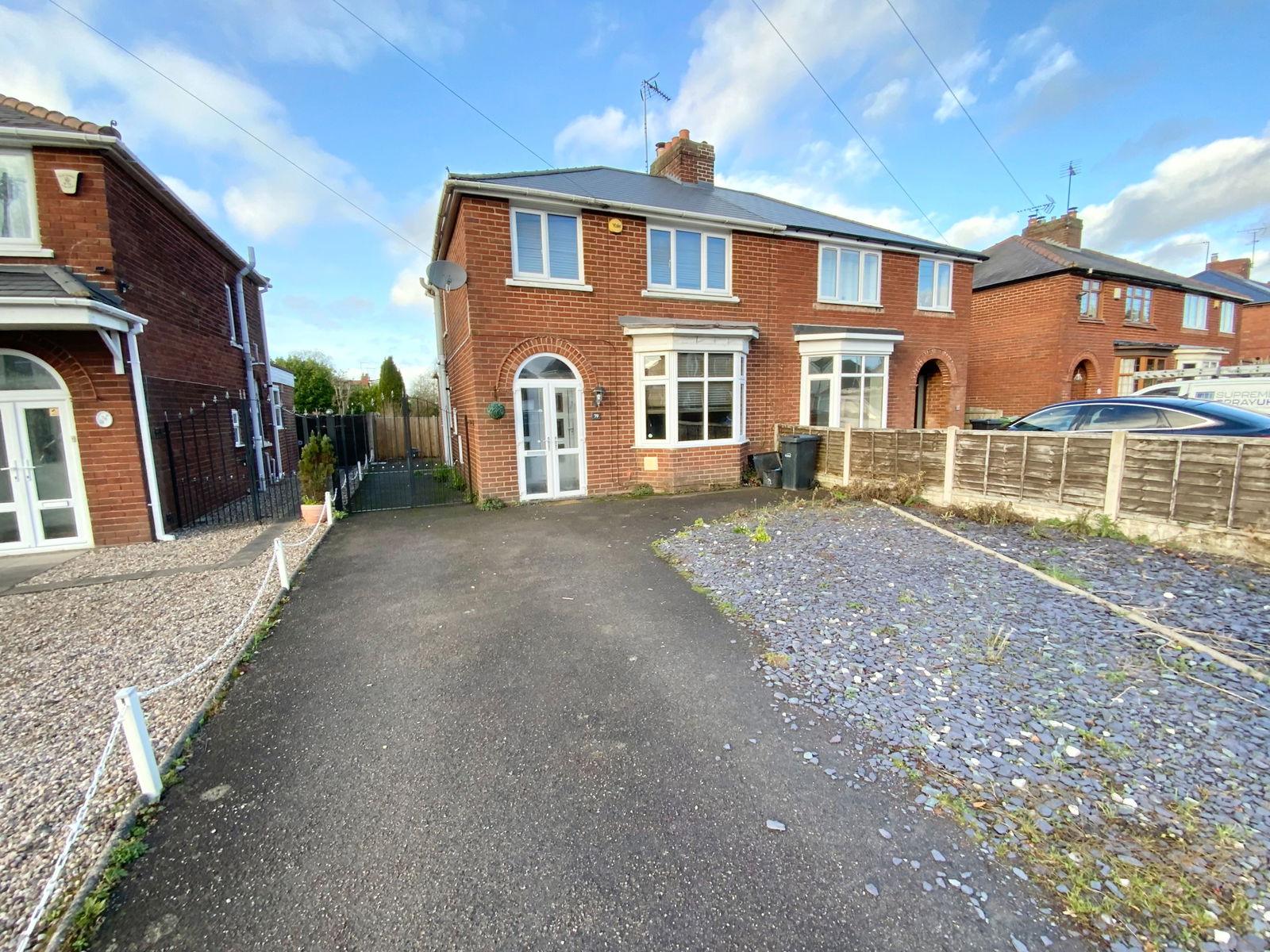 3 bedroom Semi-detached house For Sale