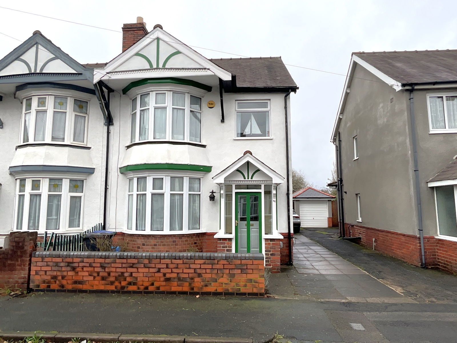 3 bedroom Semi-detached house Under Offer