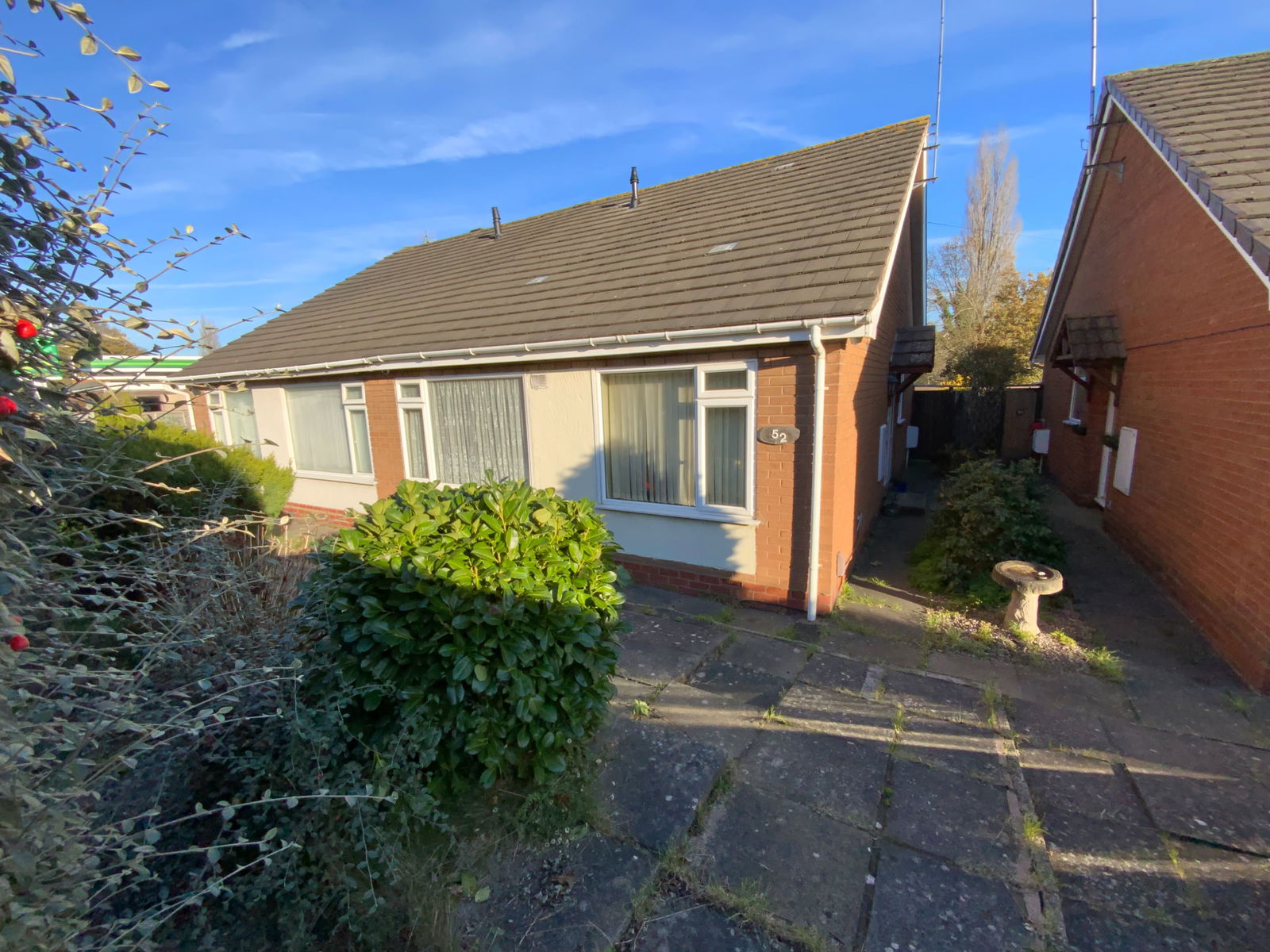 2 bedroom Detached bungalow For Sale