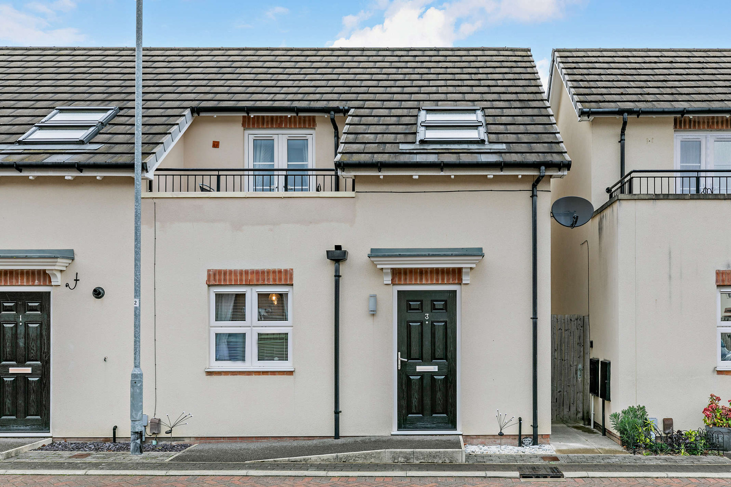 2 bedroom Semi-detached house Sold