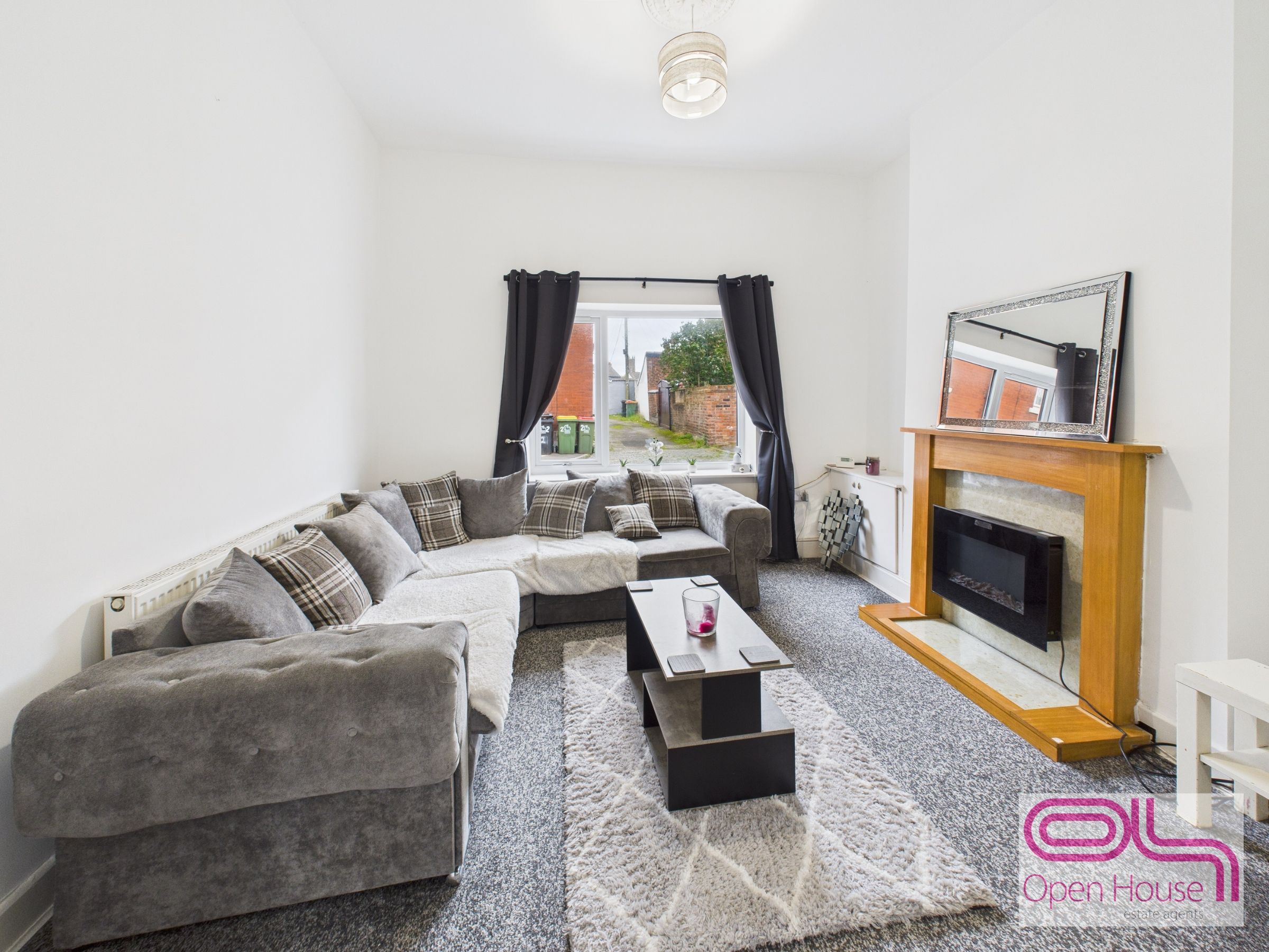 2 bedroom Terraced House To Let