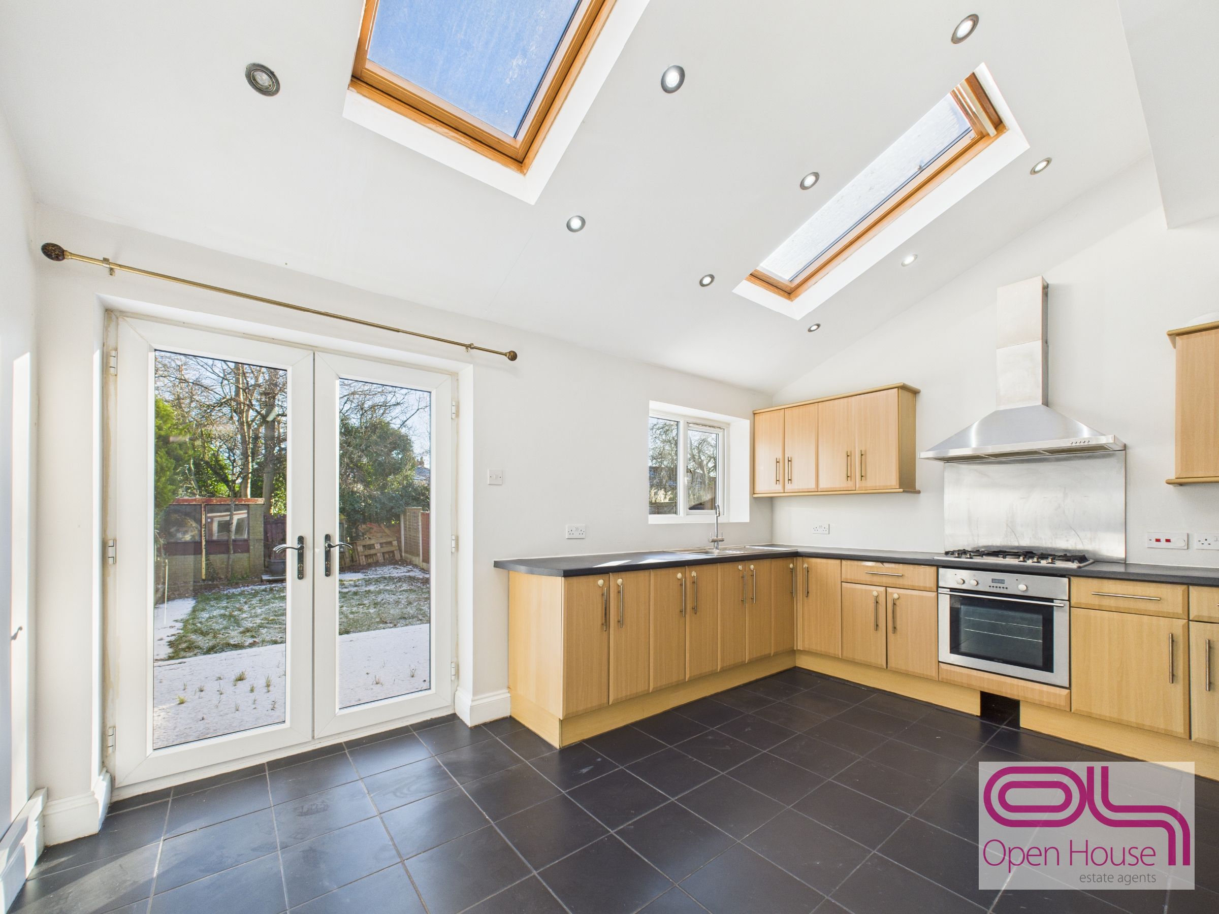 3 bedroom Terraced House To Let