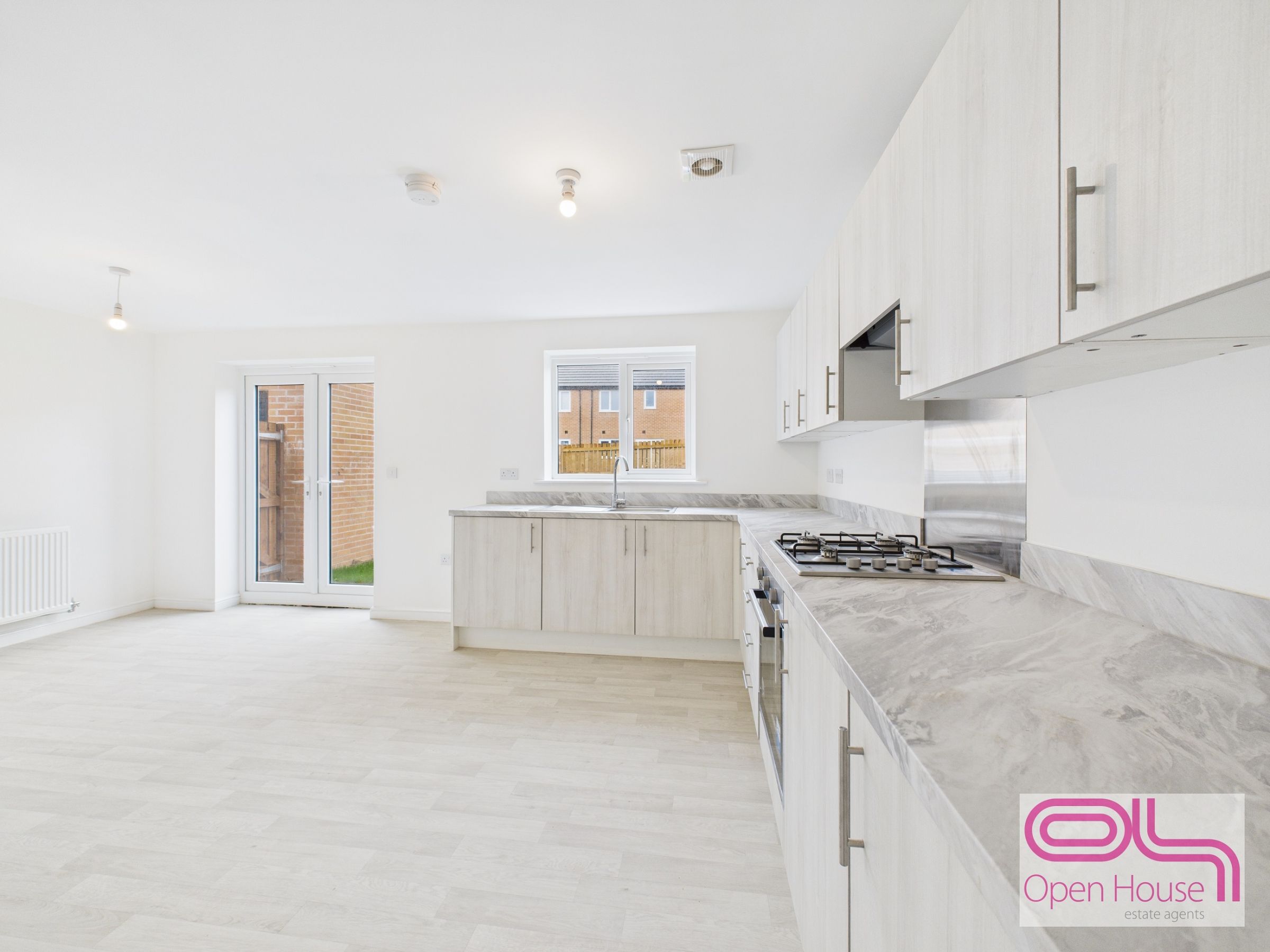 4 bedroom Detached house Under Offer