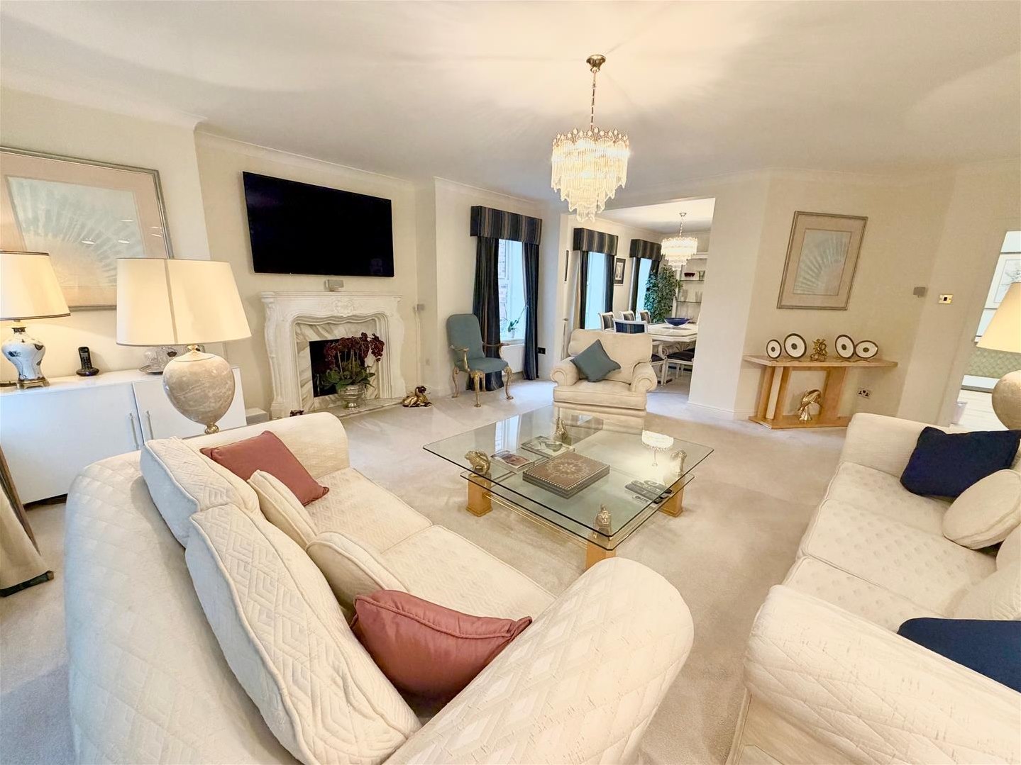 3 bedroom Apartment For Sale
