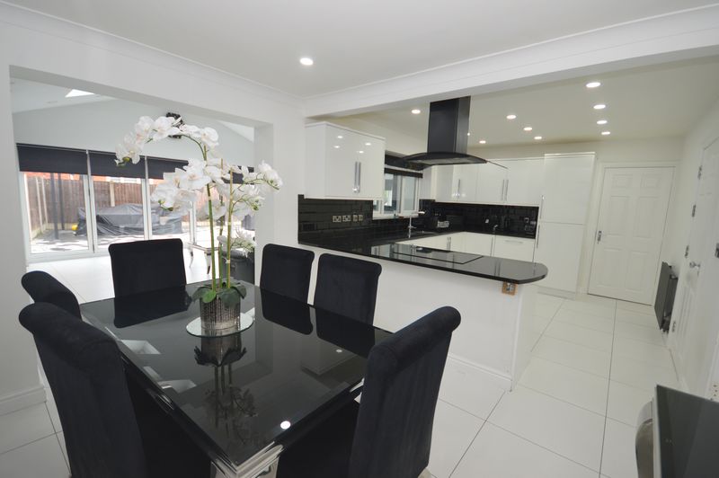 4 bedroom Link detached house For Sale