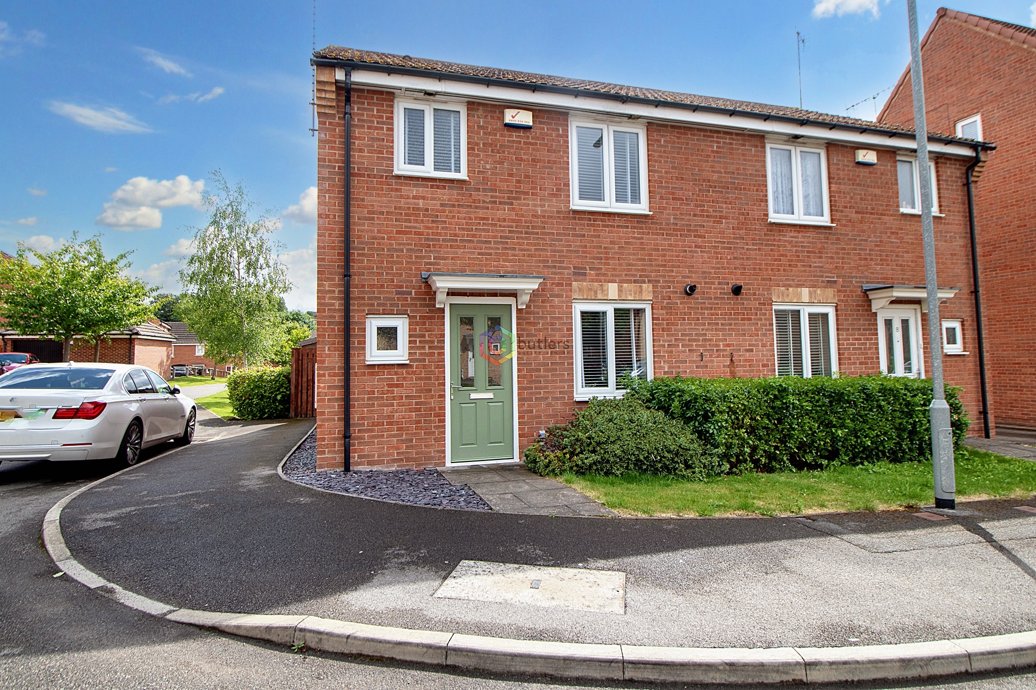 3 bedroom Semi-detached house Under Offer