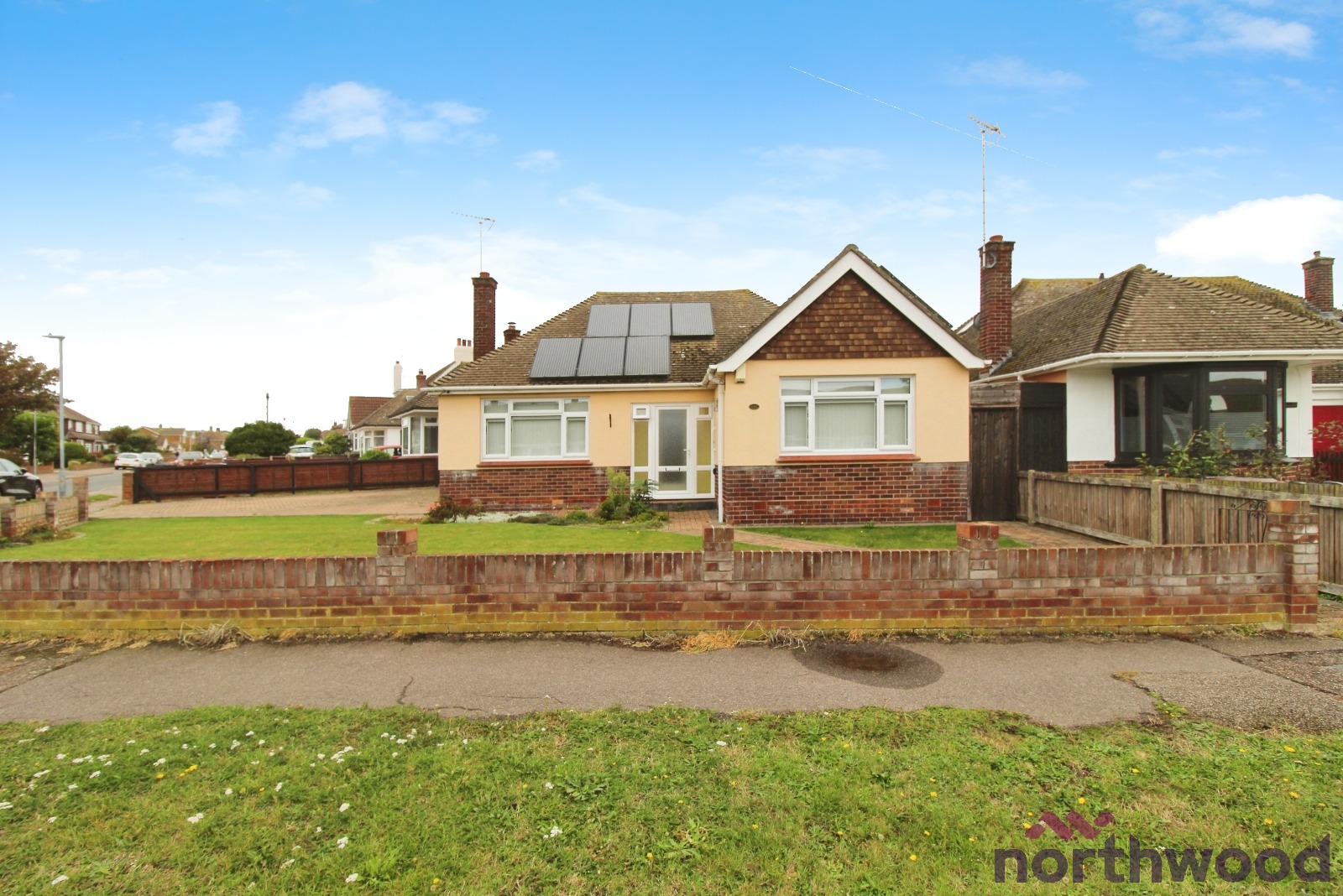 2 bedroom Detached bungalow Under Offer
