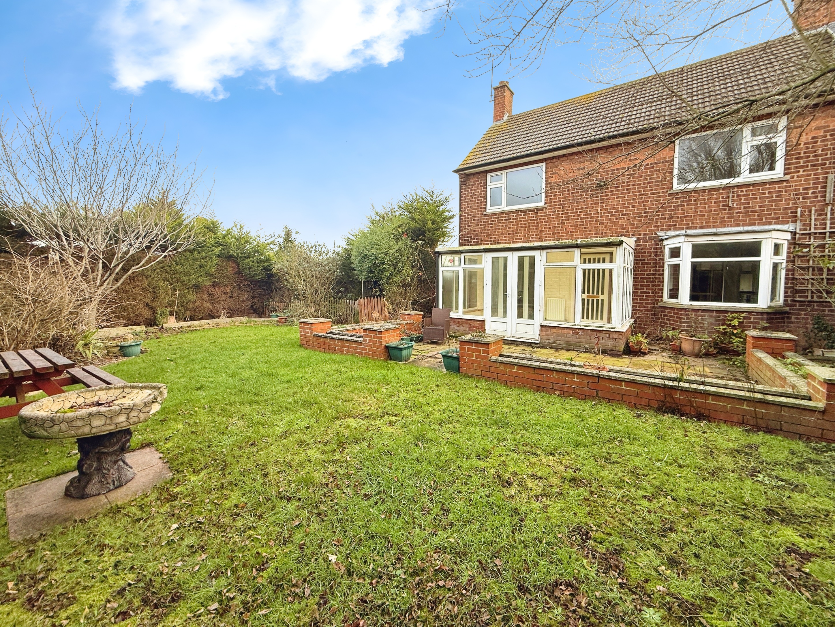 3 bedroom Semi-detached house To Let