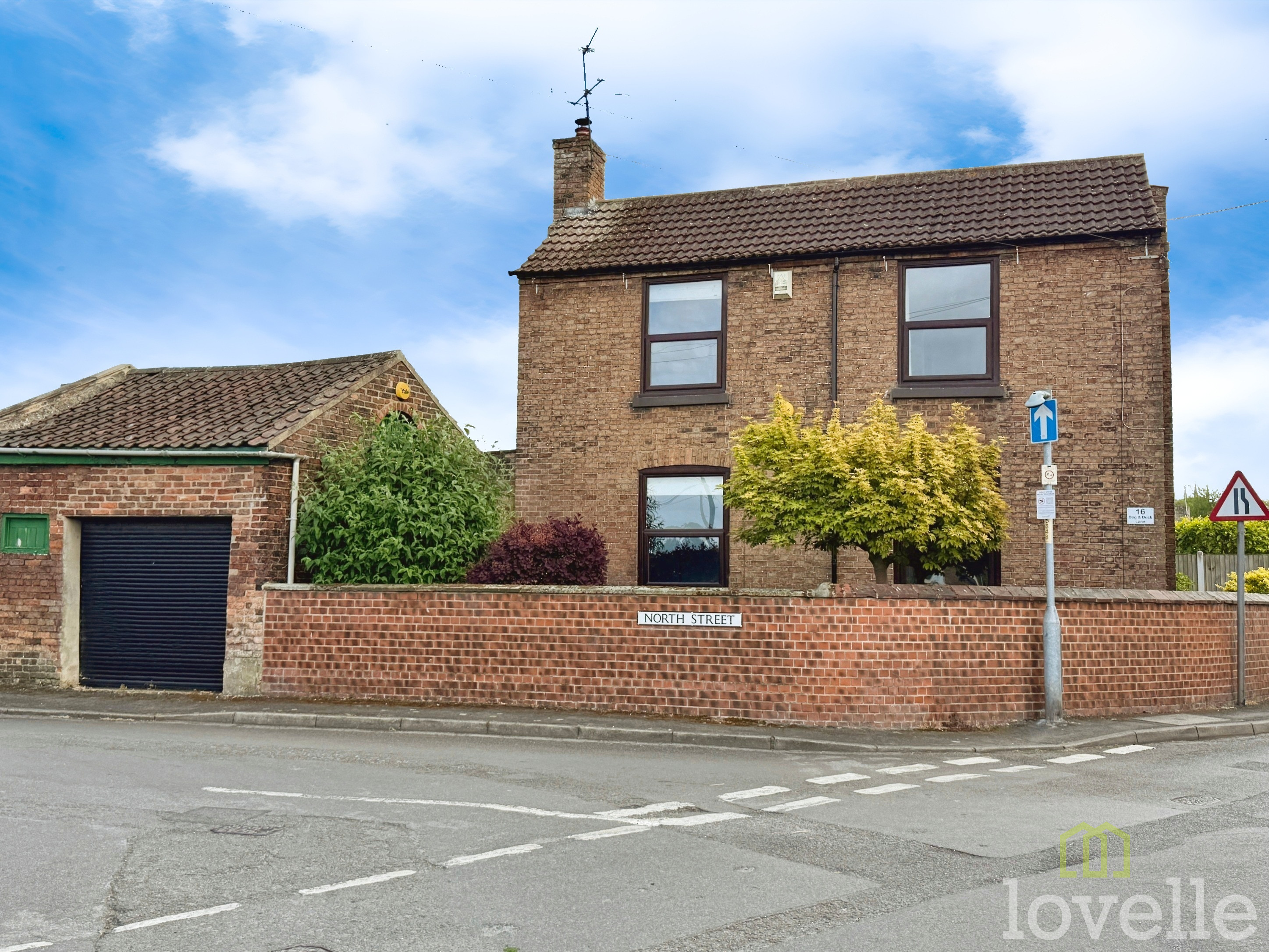 3 bedroom Detached house For Sale
