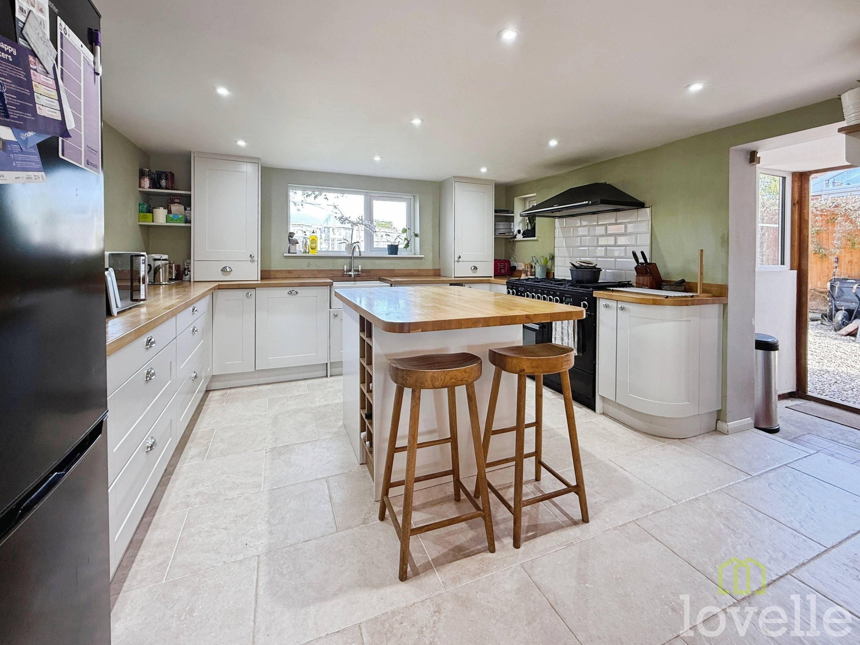 3 bedroom Detached house Under Offer