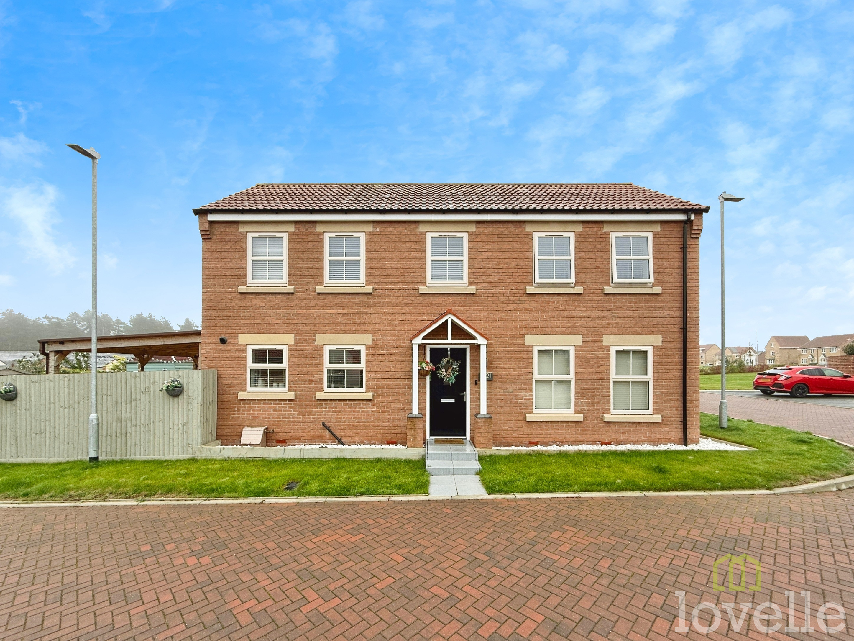 3 bedroom Detached house Under Offer