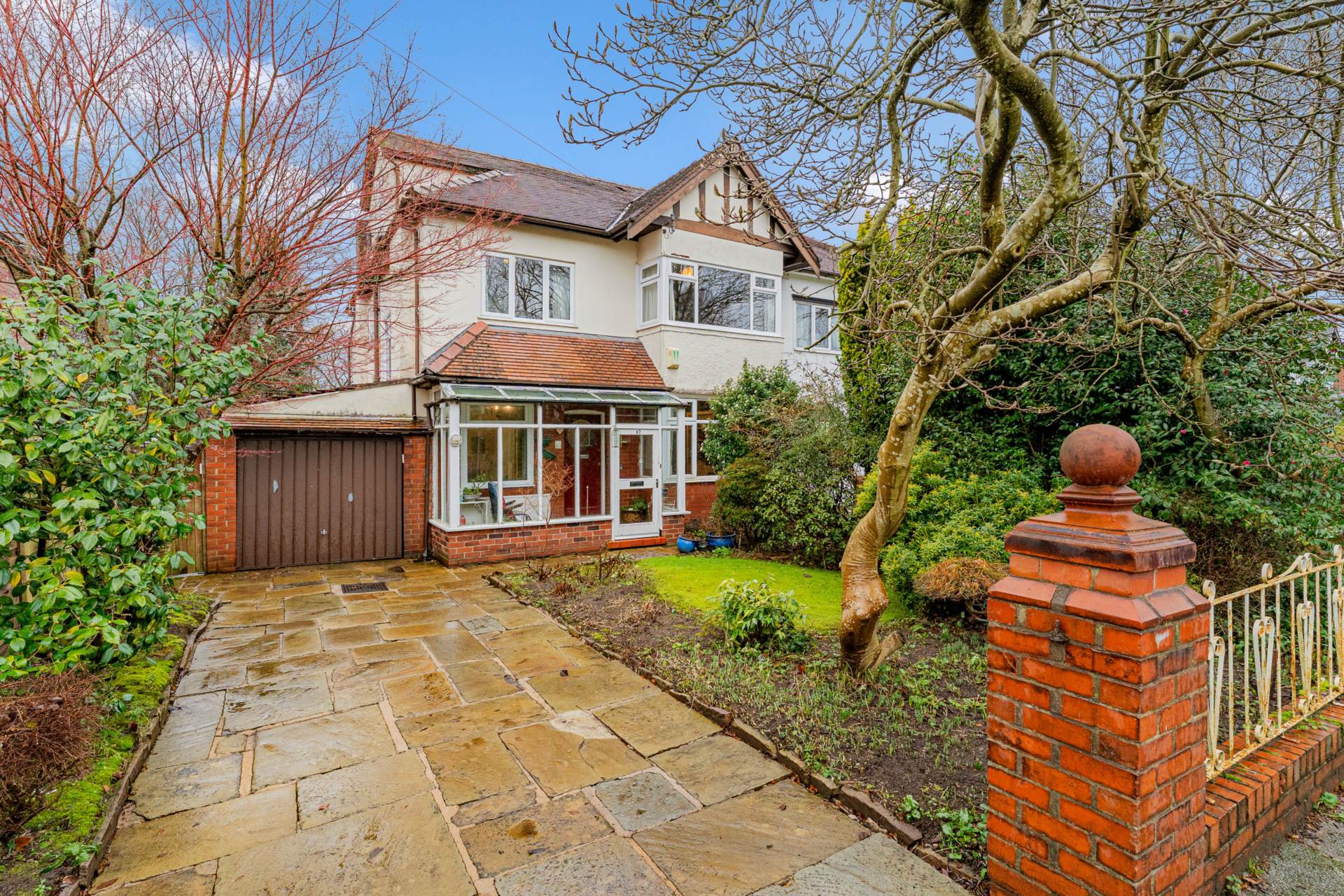 6 bedroom Semi-detached house For Sale