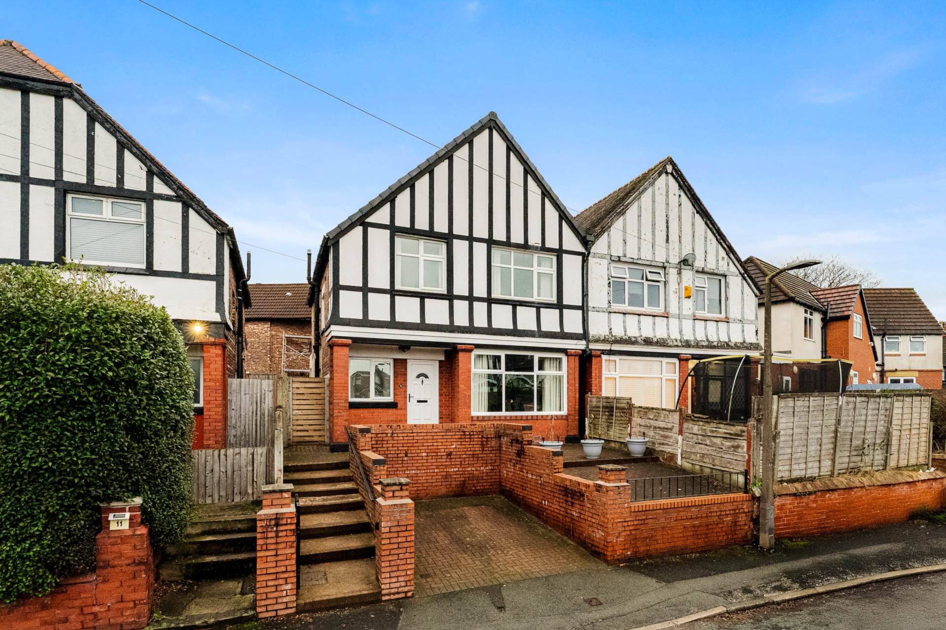 4 bedroom Semi-detached house For Sale