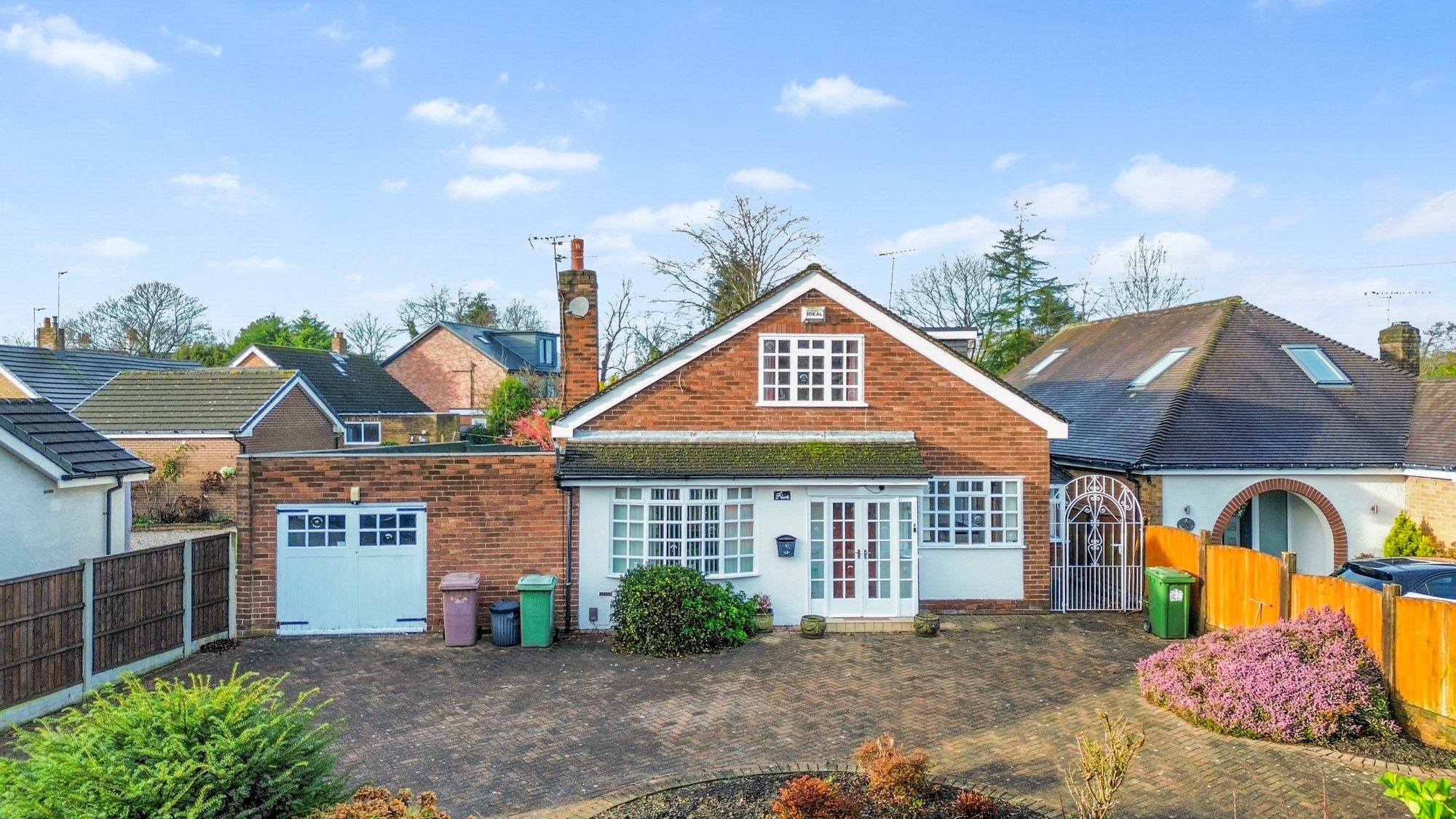 3 bedroom Detached house Under Offer