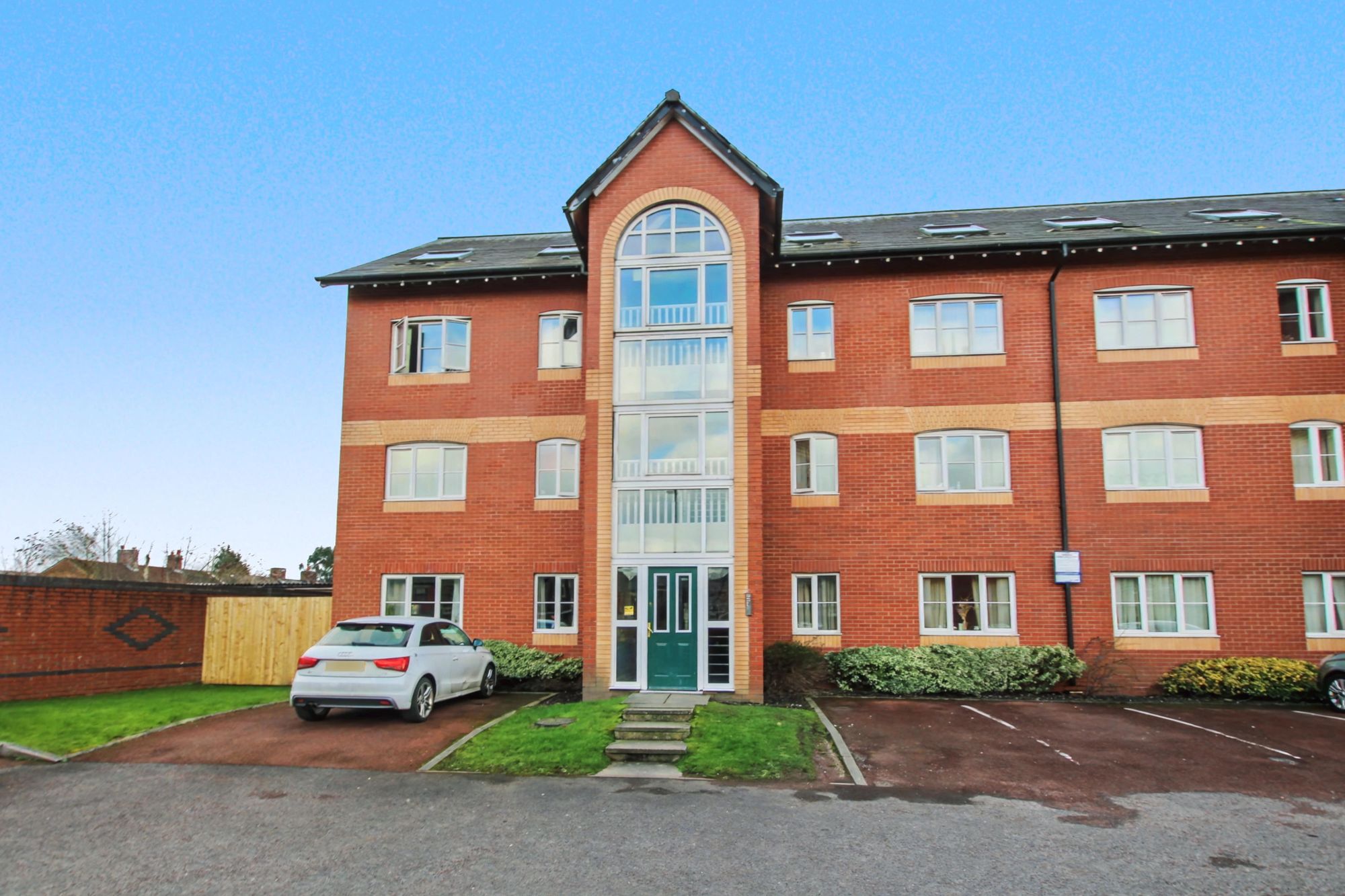 2 bedroom Apartment For Sale