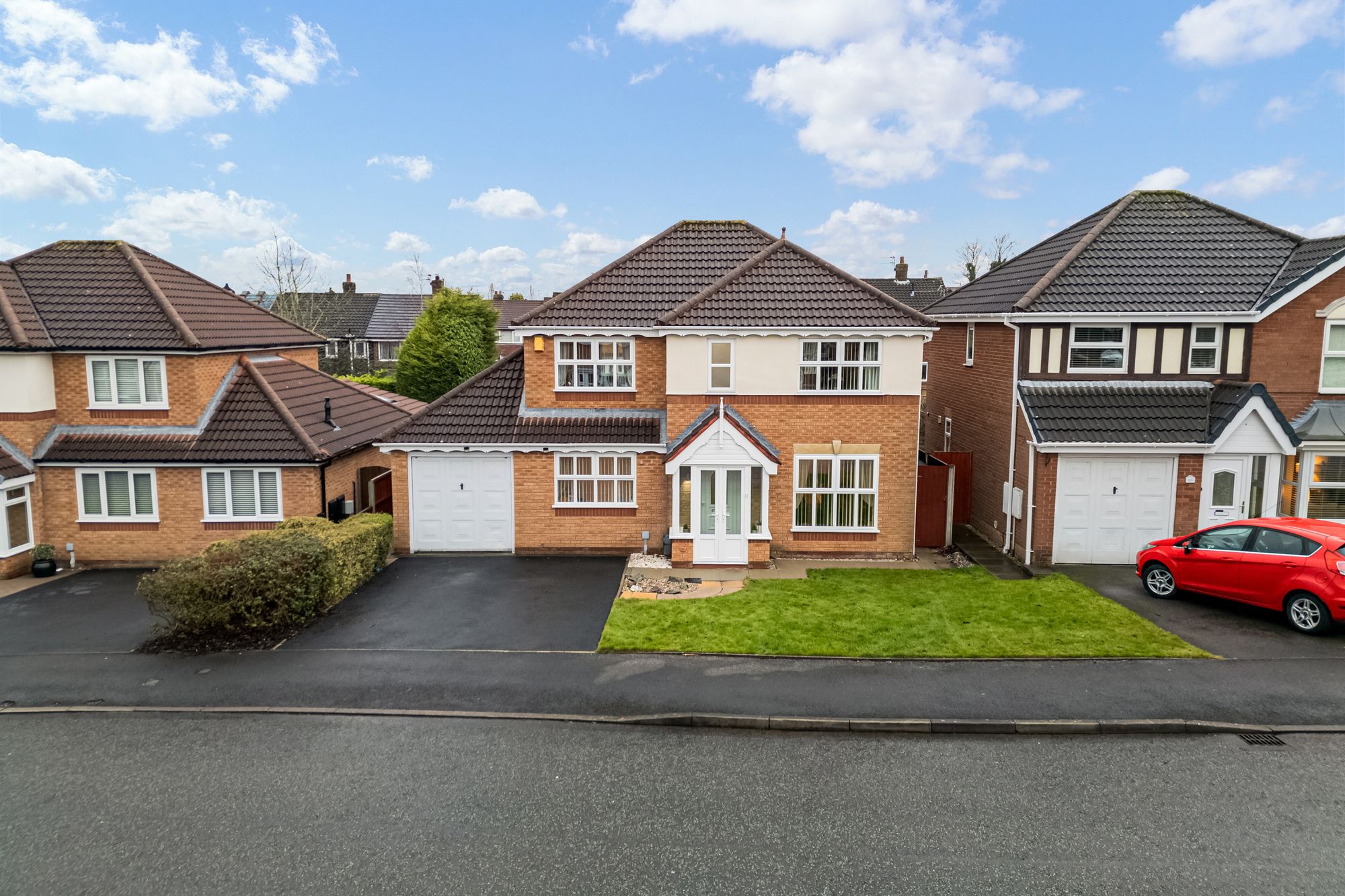 4 bedroom Detached house Under Offer
