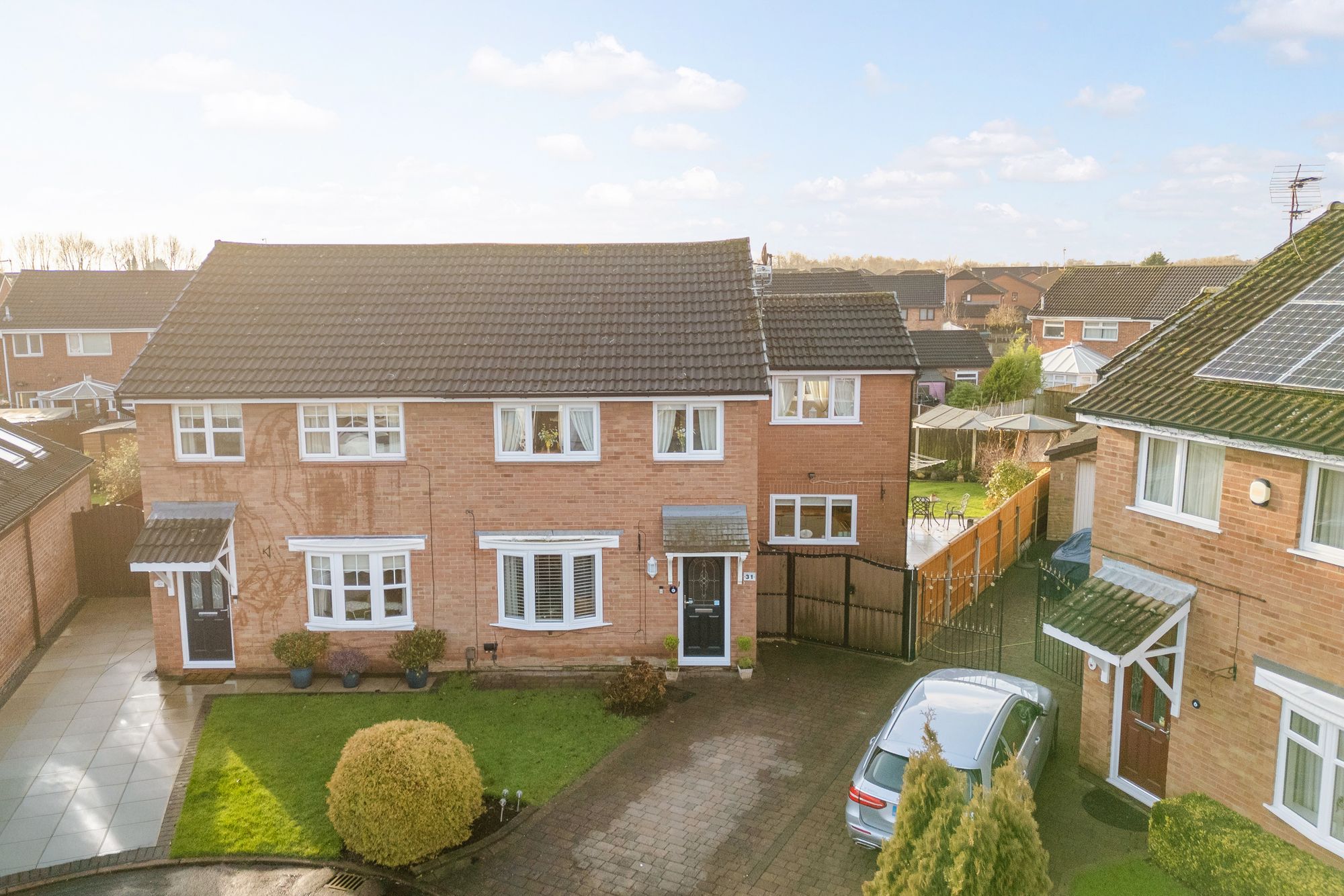 4 bedroom Semi-detached house Under Offer