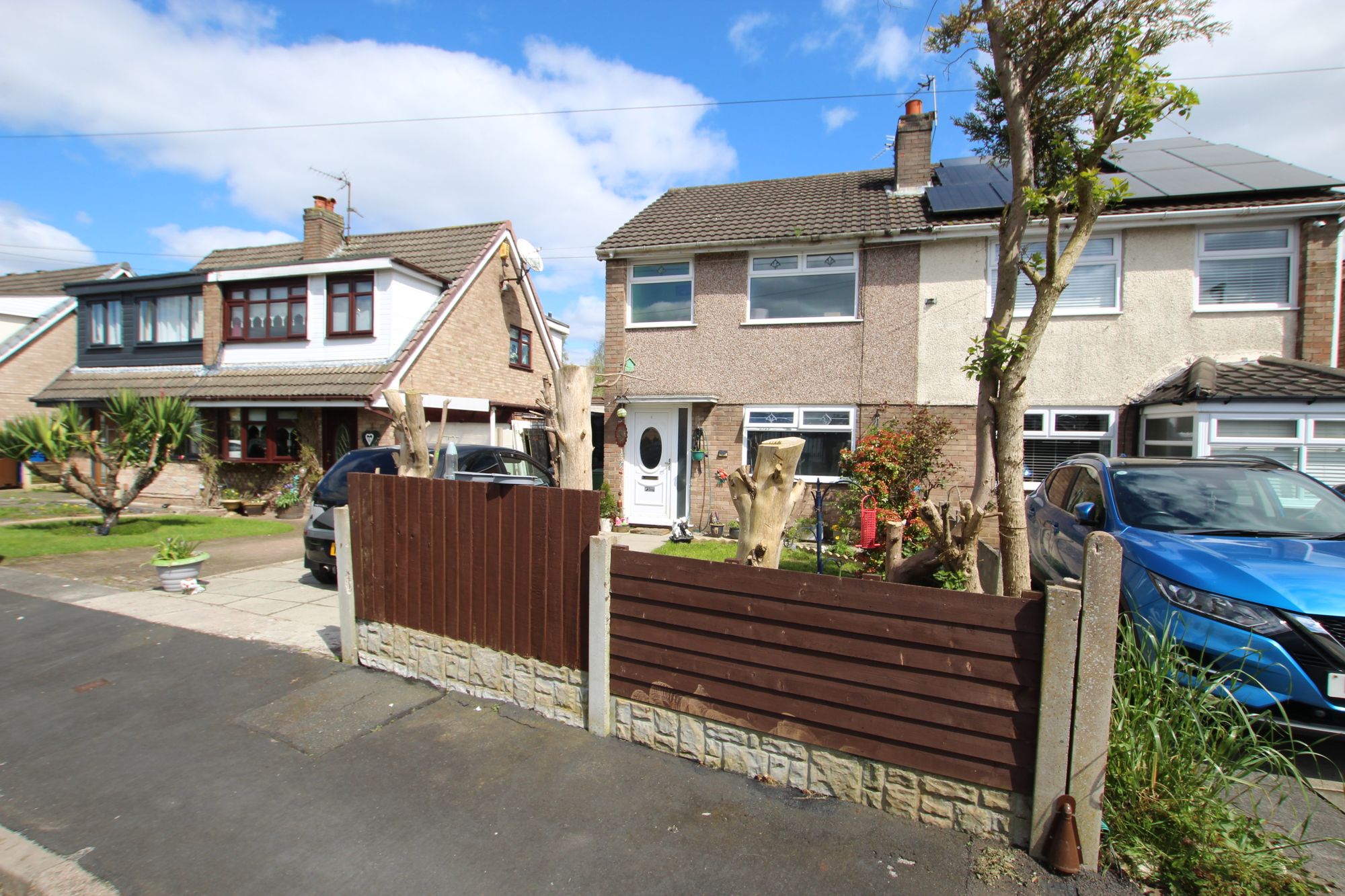 3 bedroom Semi-detached house For Sale