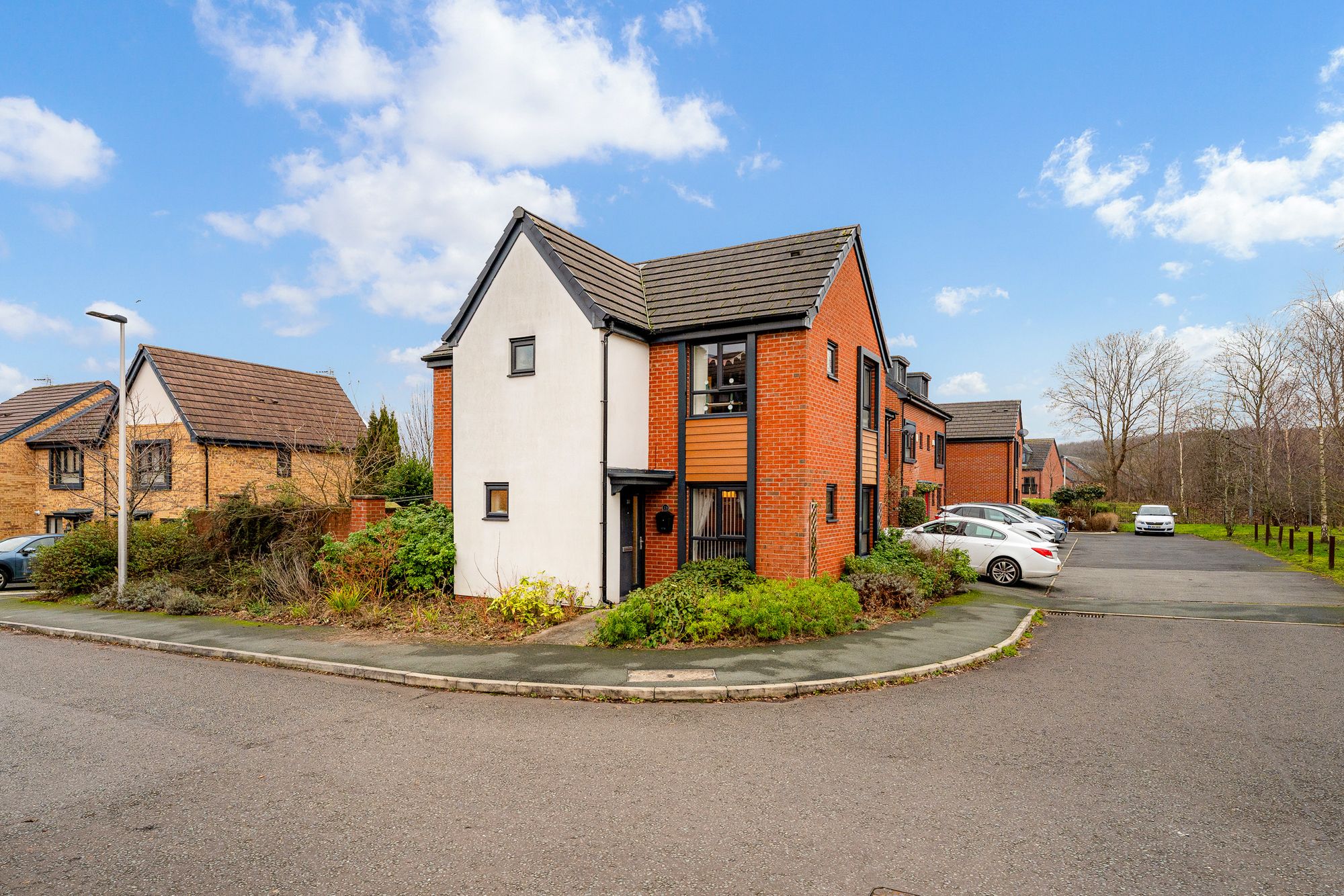 3 bedroom Detached house Under Offer