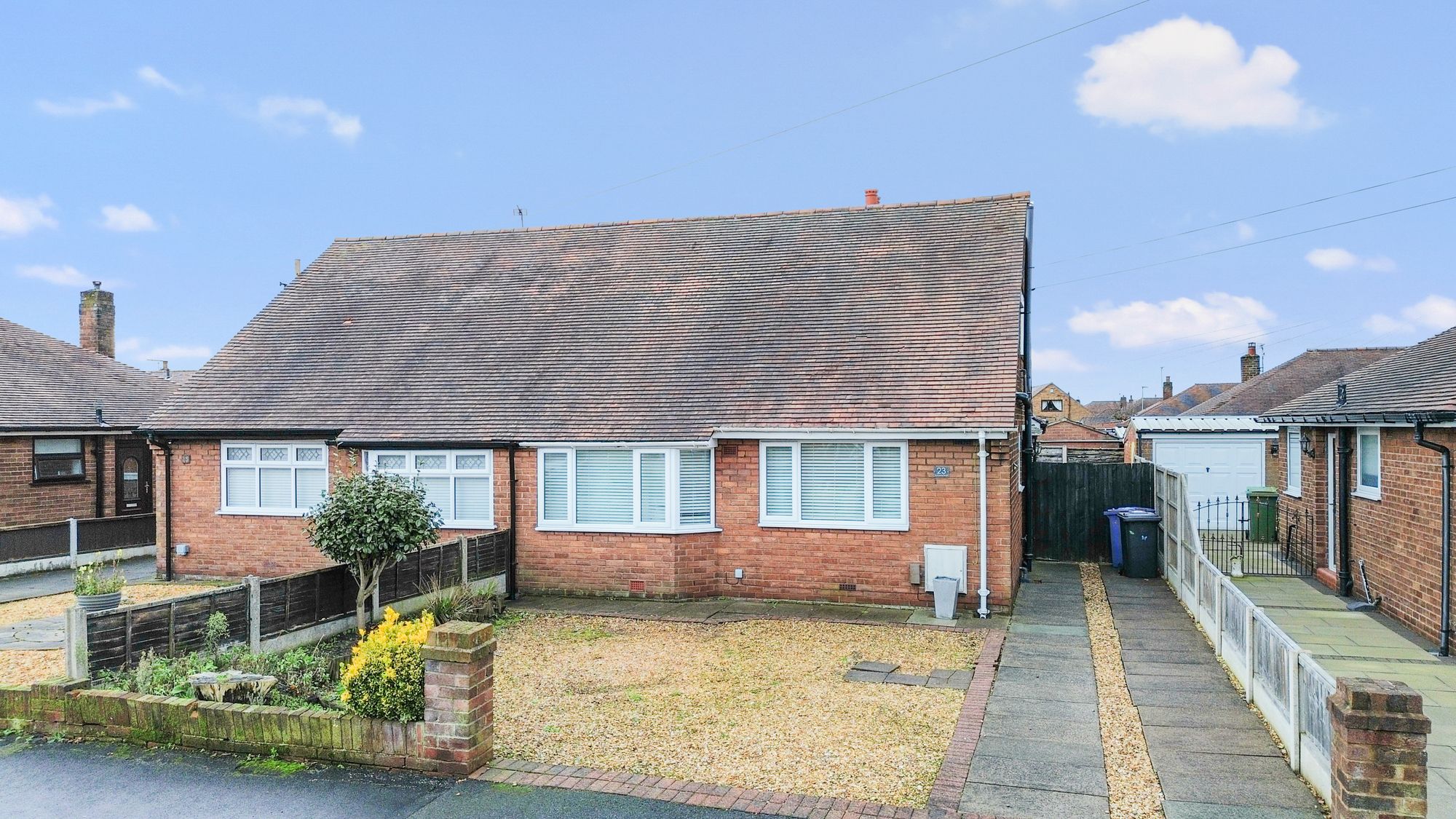 3 bedroom Detached bungalow For Sale