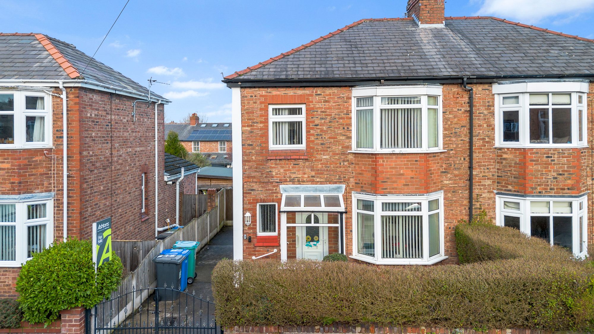 3 bedroom Semi-detached house For Sale