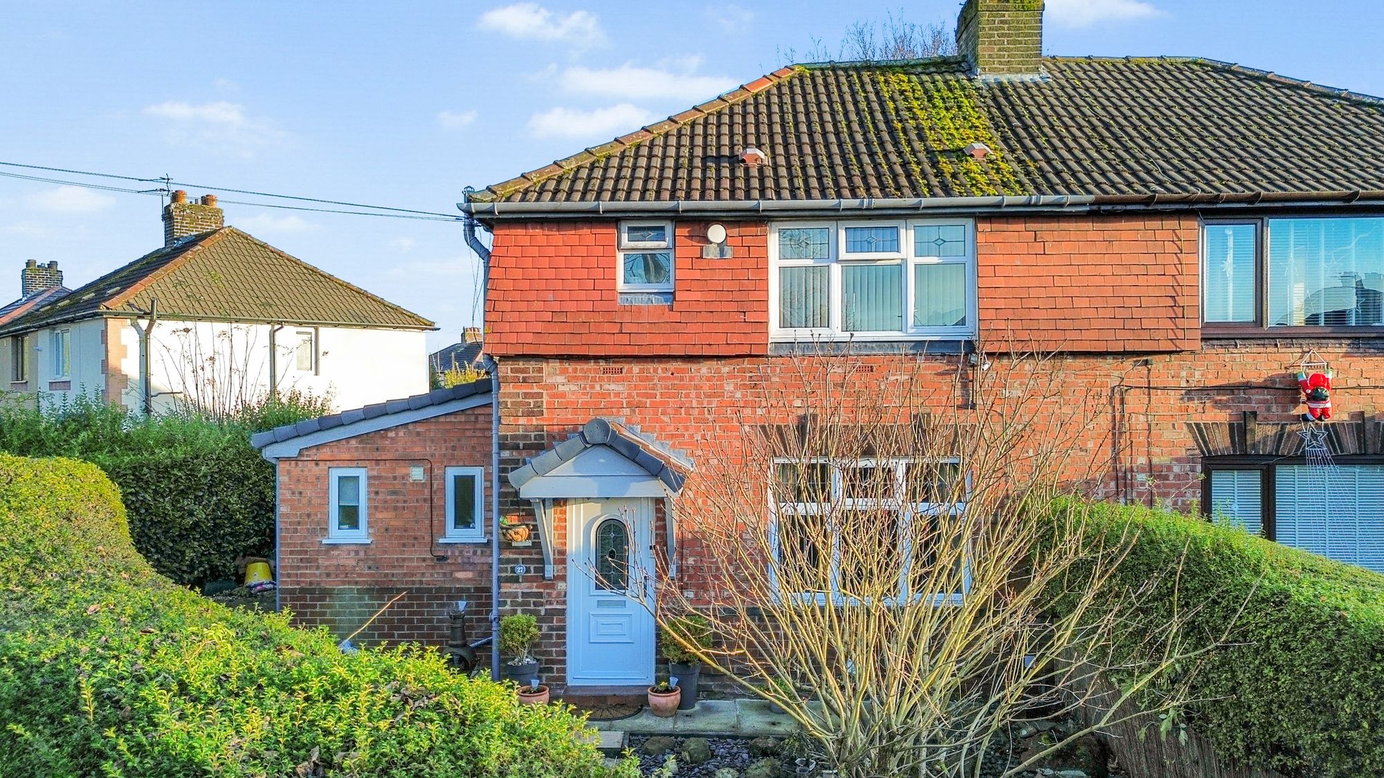 3 bedroom Semi-detached house Under Offer