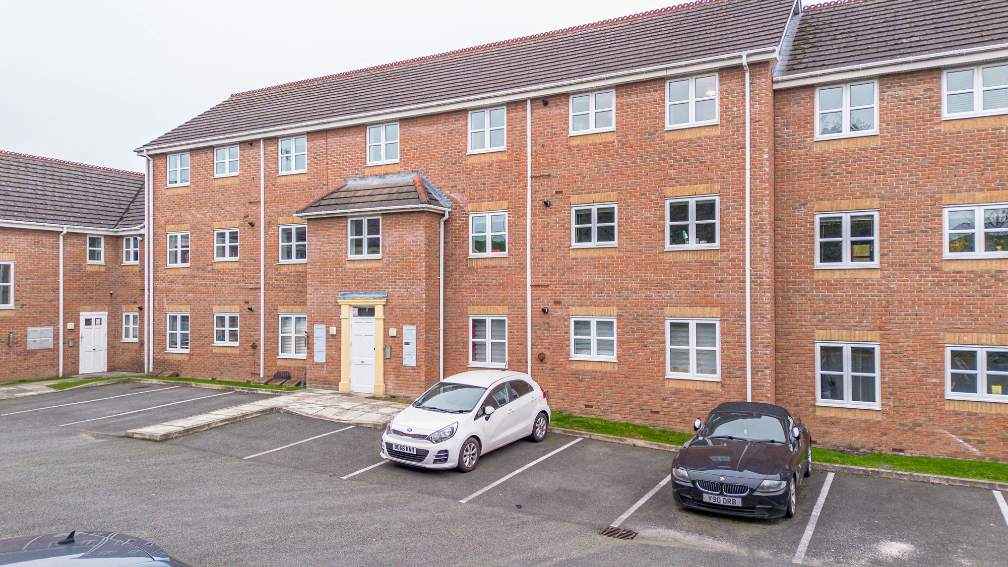 2 bedroom Apartment For Sale