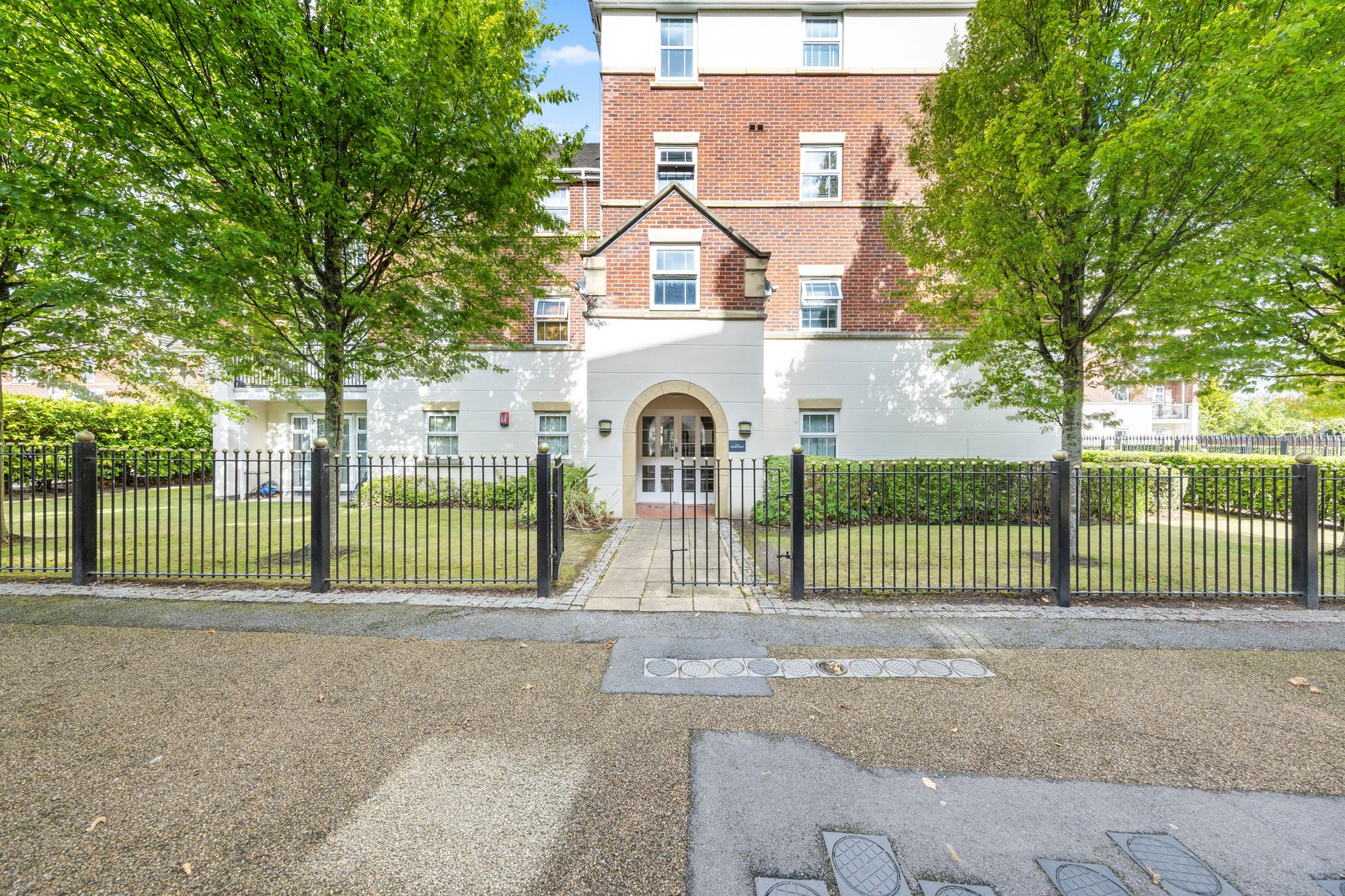 2 bedroom Apartment For Sale
