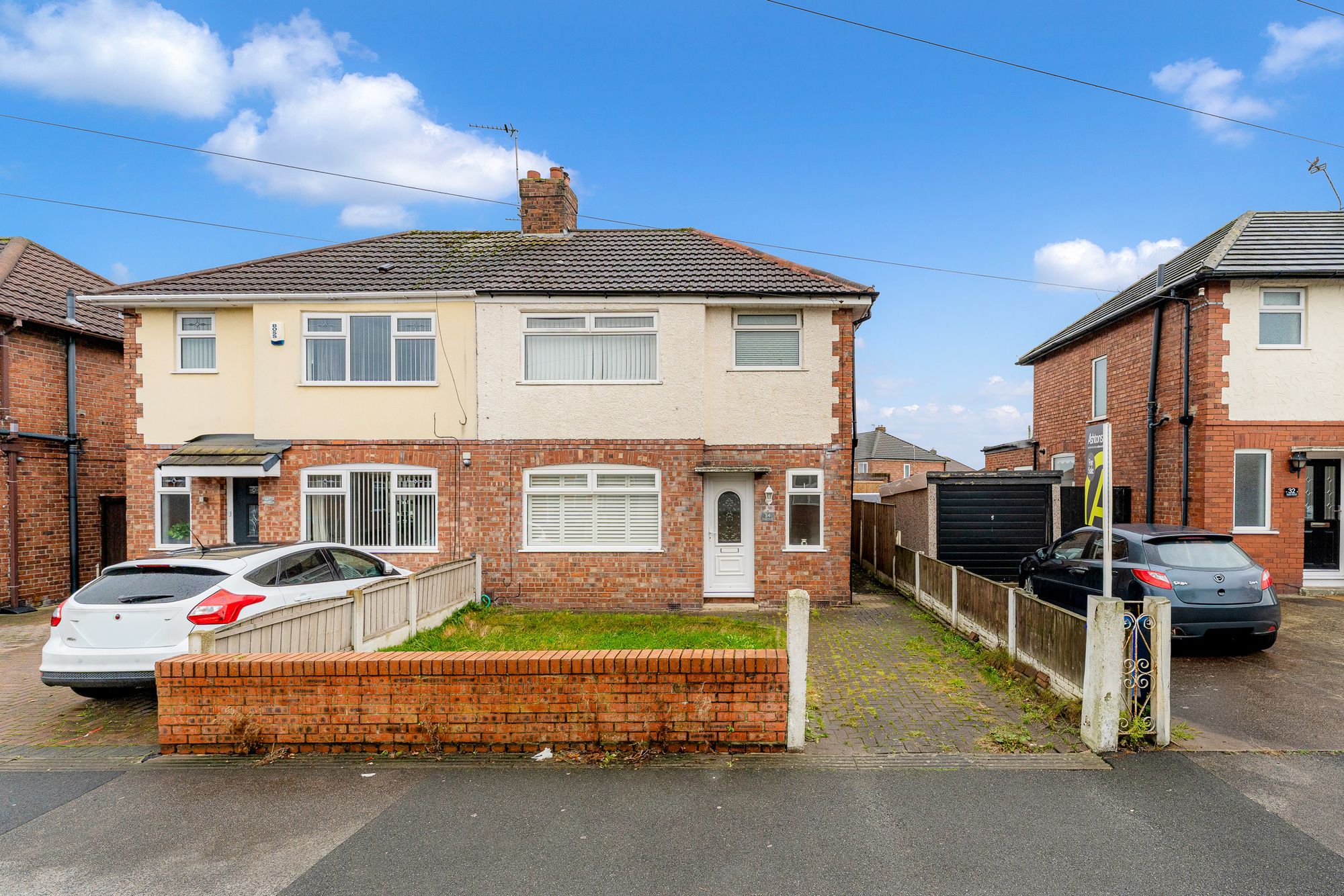 3 bedroom Semi-detached house For Sale