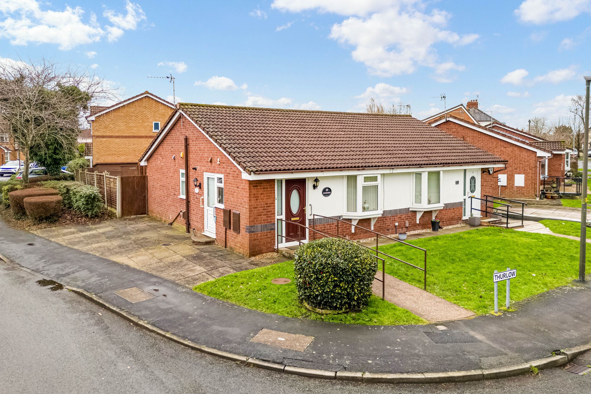 2 bedroom Detached bungalow For Sale