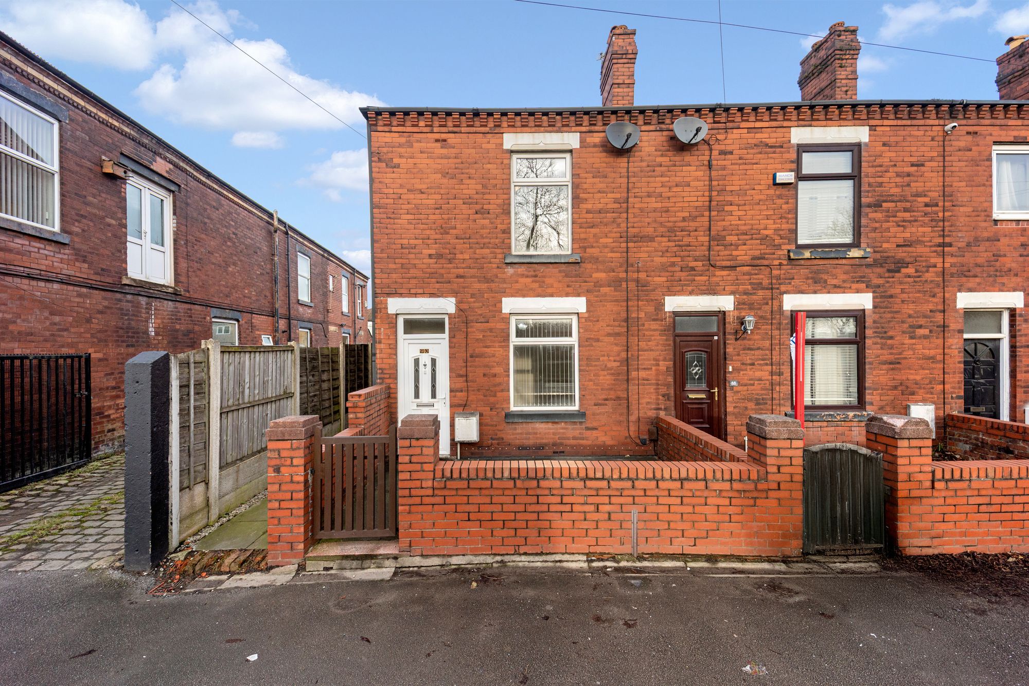 2 bedroom End of terrace house For Sale