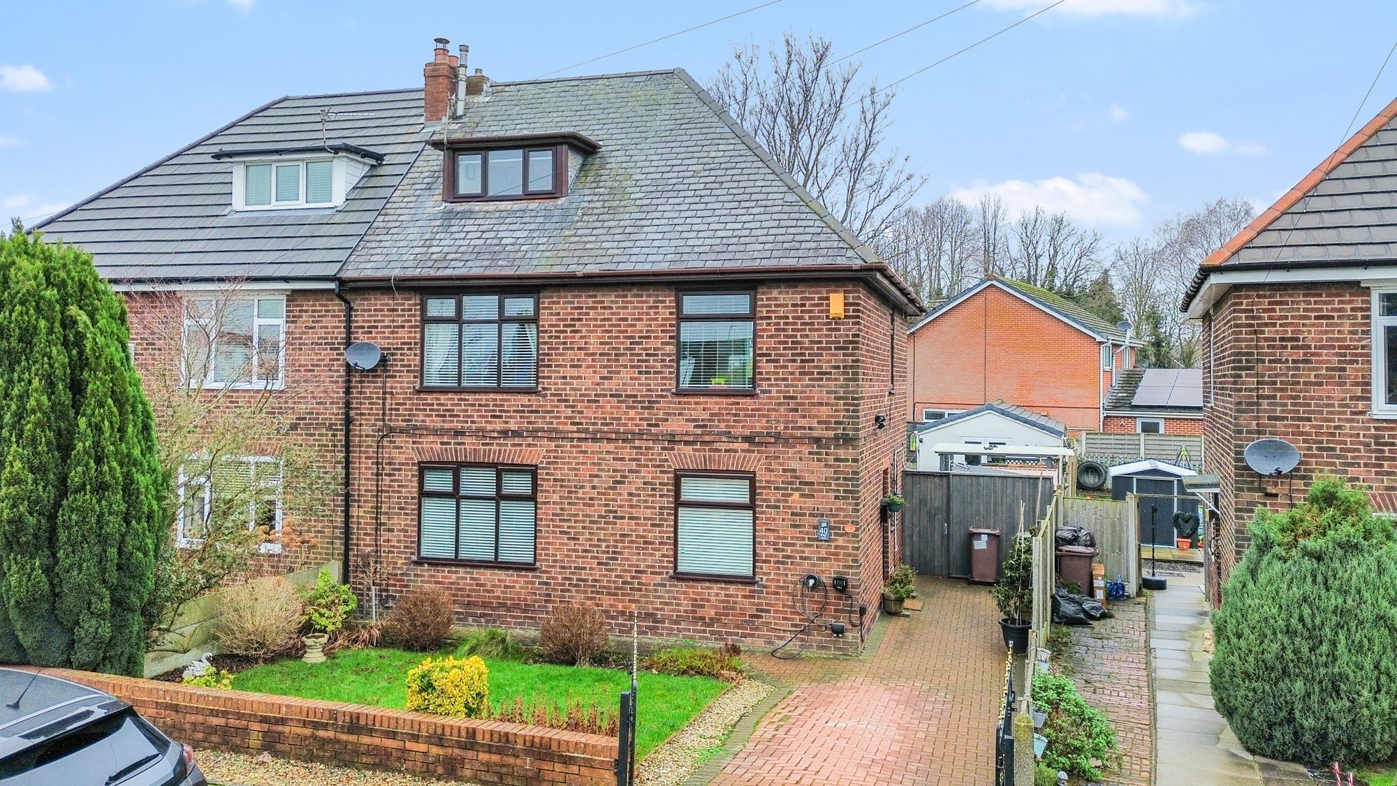 4 bedroom Semi-detached house Under Offer