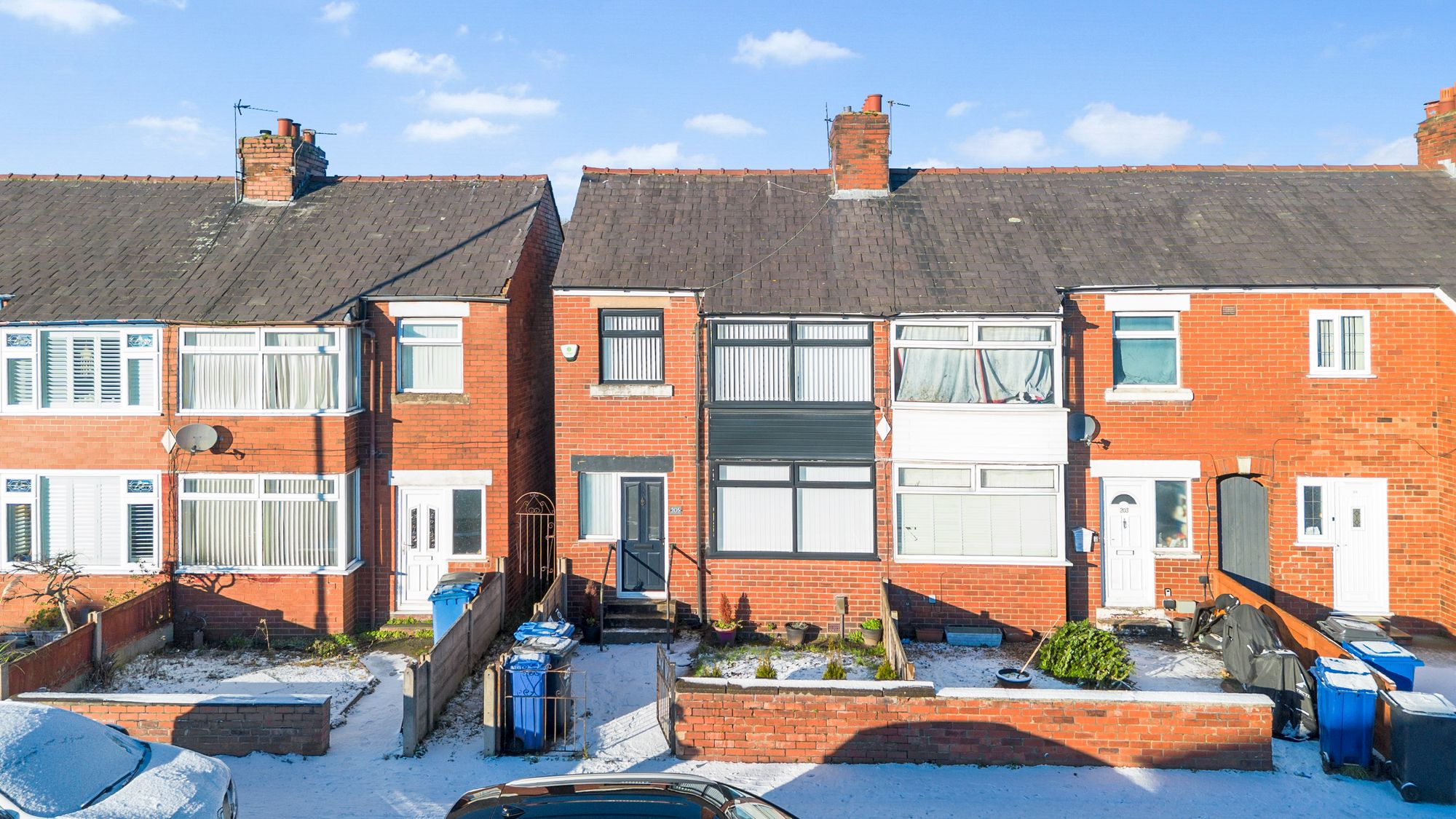 3 bedroom End of terrace house Under Offer
