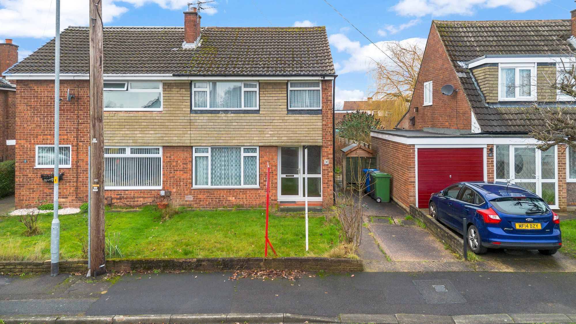 3 bedroom Semi-detached house Under Offer