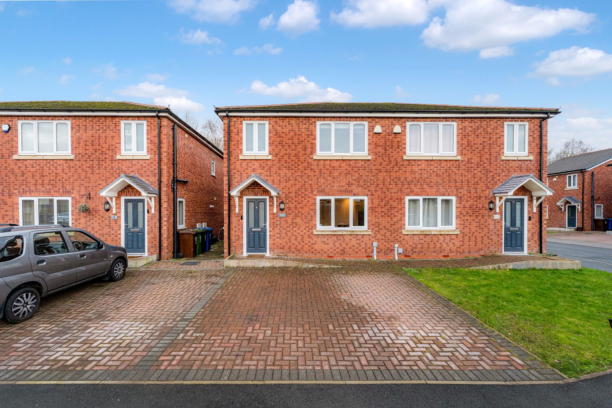 3 bedroom Semi-detached house For Sale
