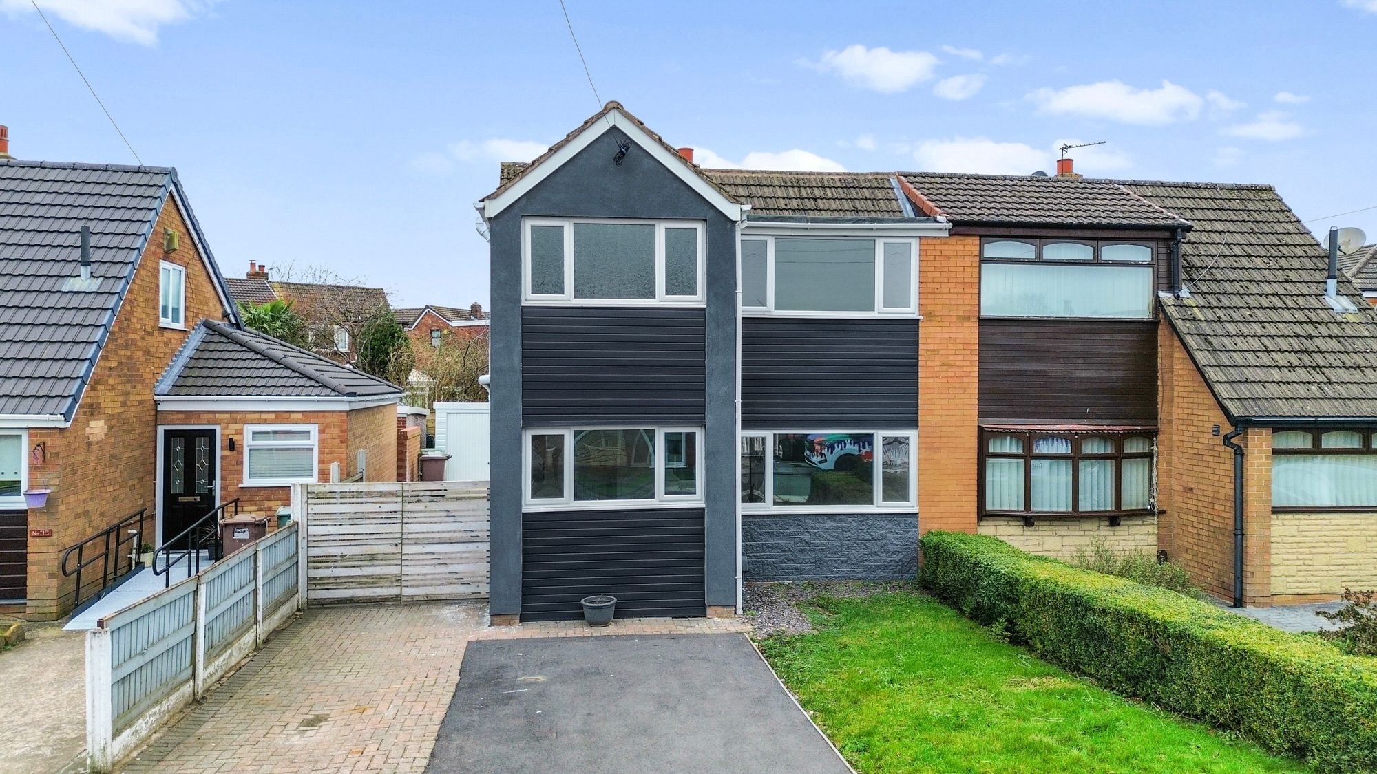 3 bedroom Semi-detached house For Sale