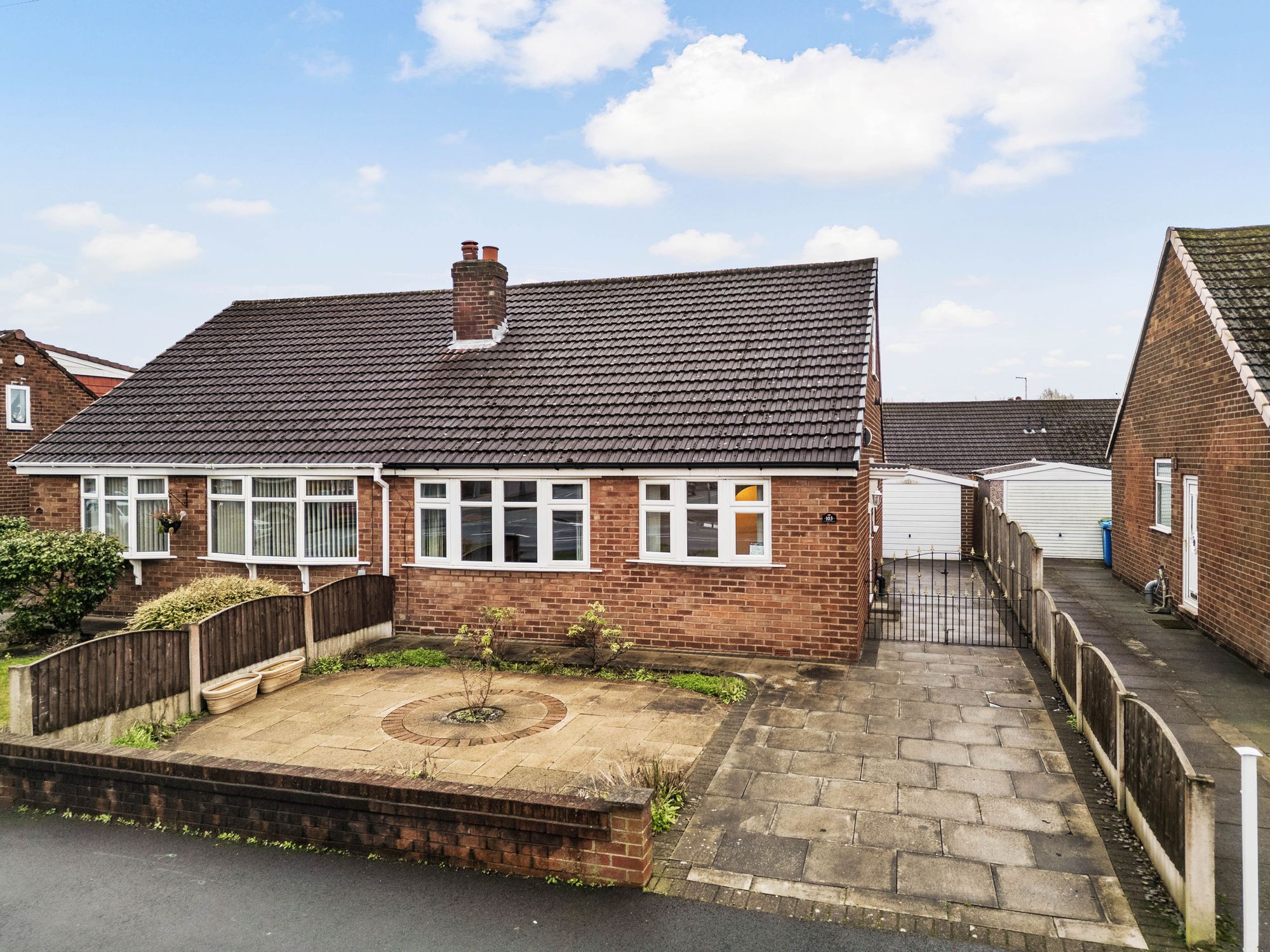 3 bedroom Semi-detached house For Sale