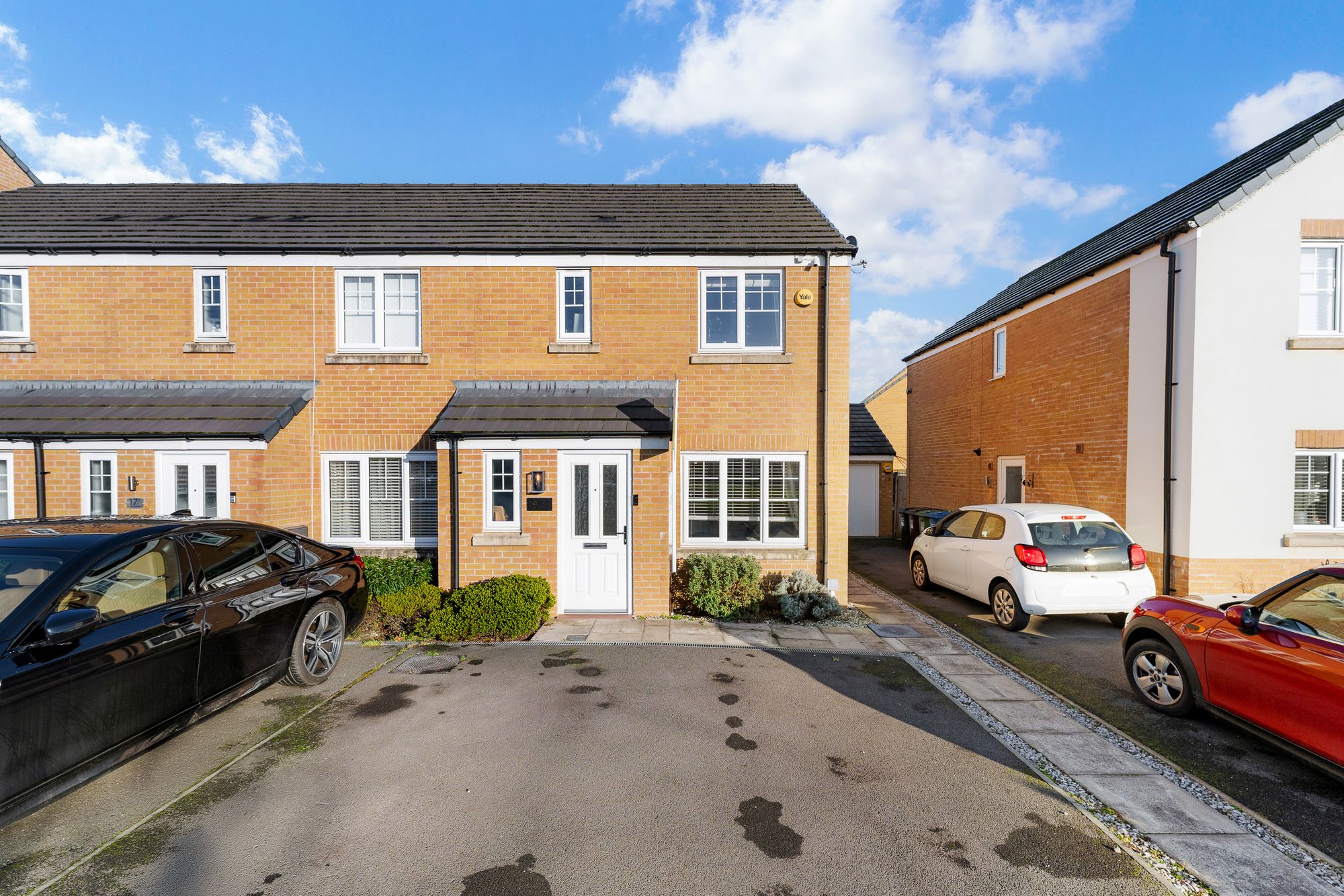 3 bedroom End of terrace house Under Offer