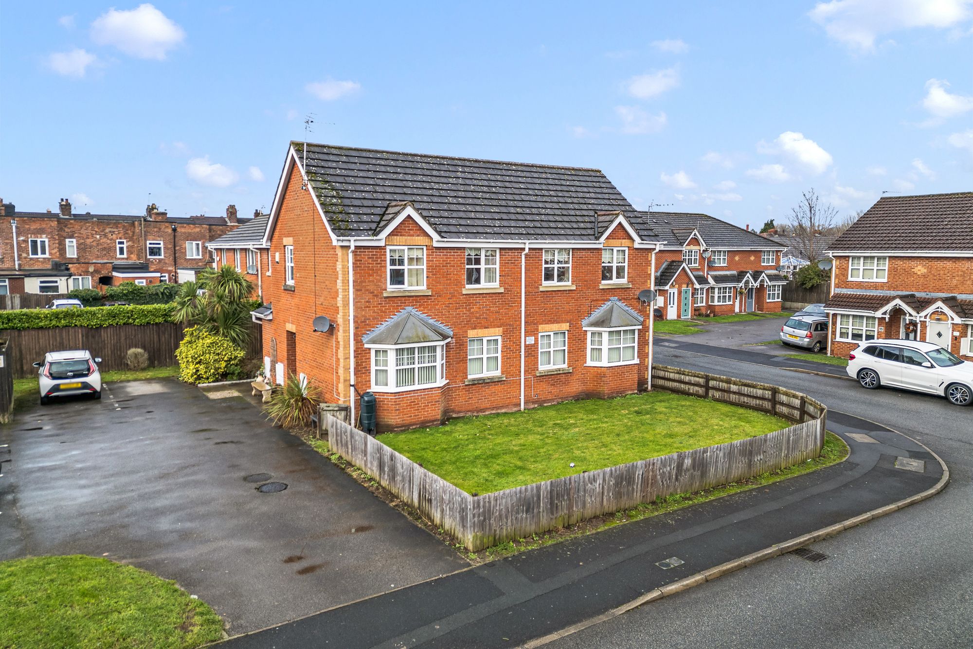 2 bedroom Apartment For Sale
