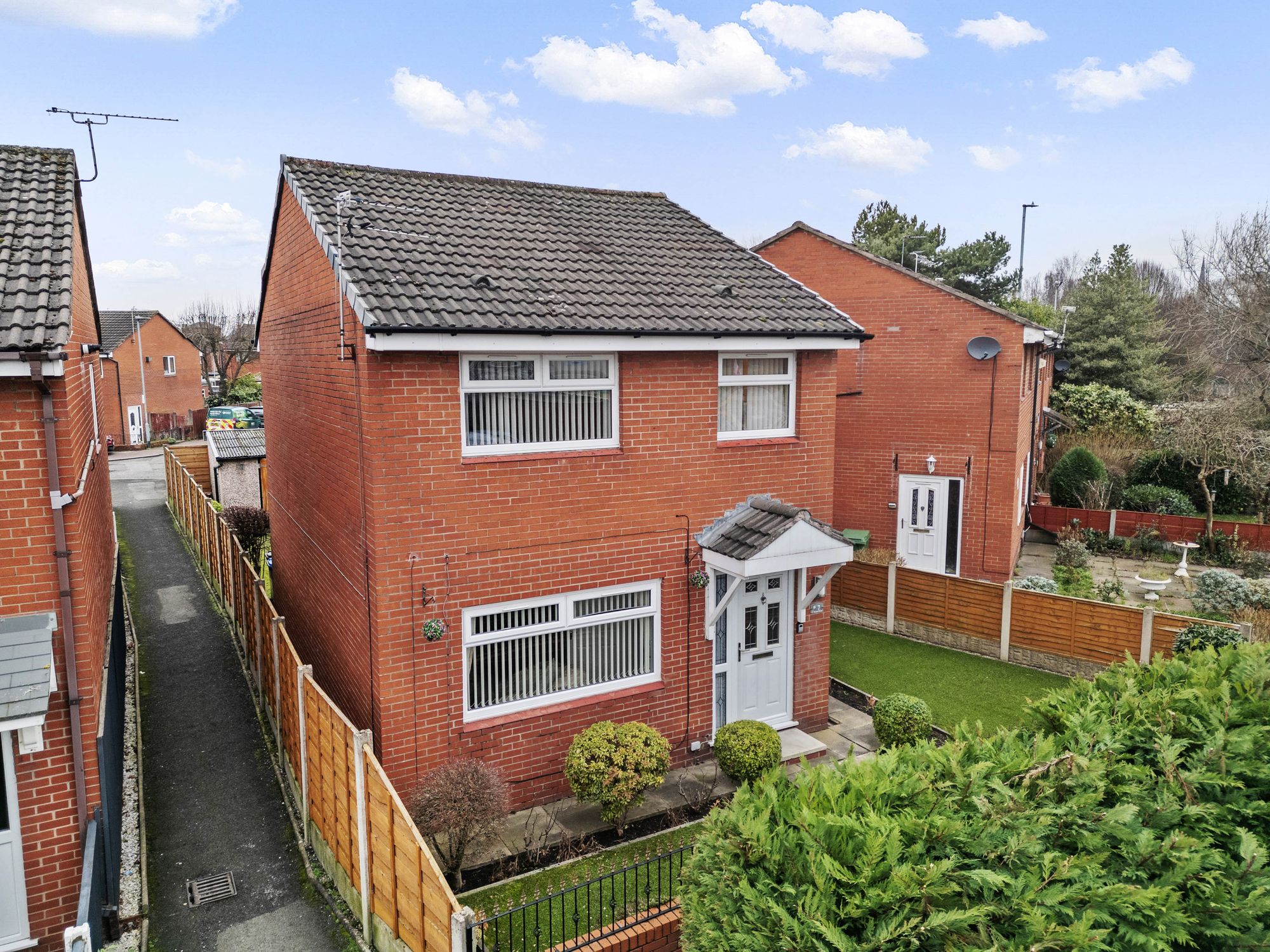 3 bedroom Detached house Under Offer