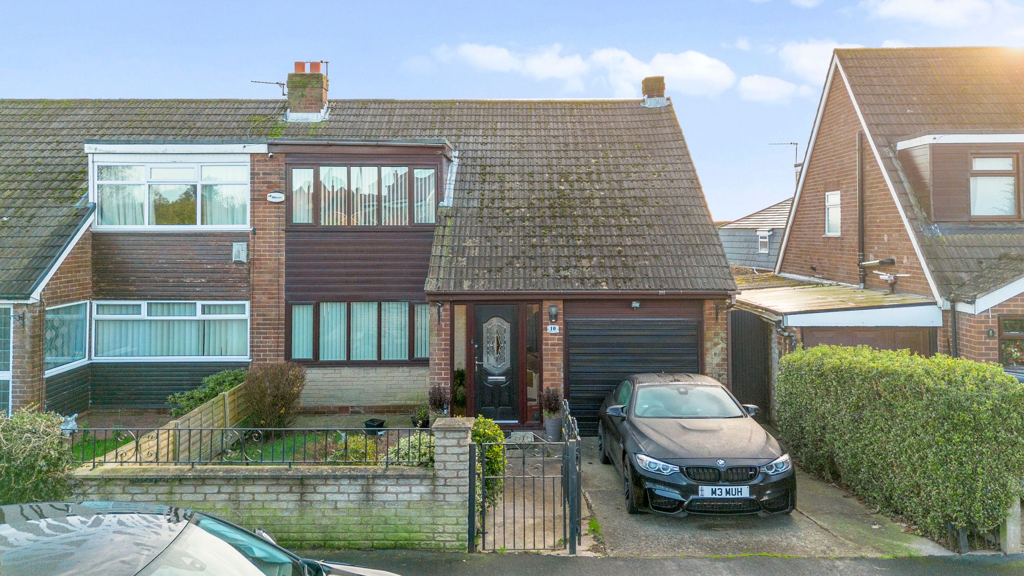 3 bedroom Semi-detached house Under Offer