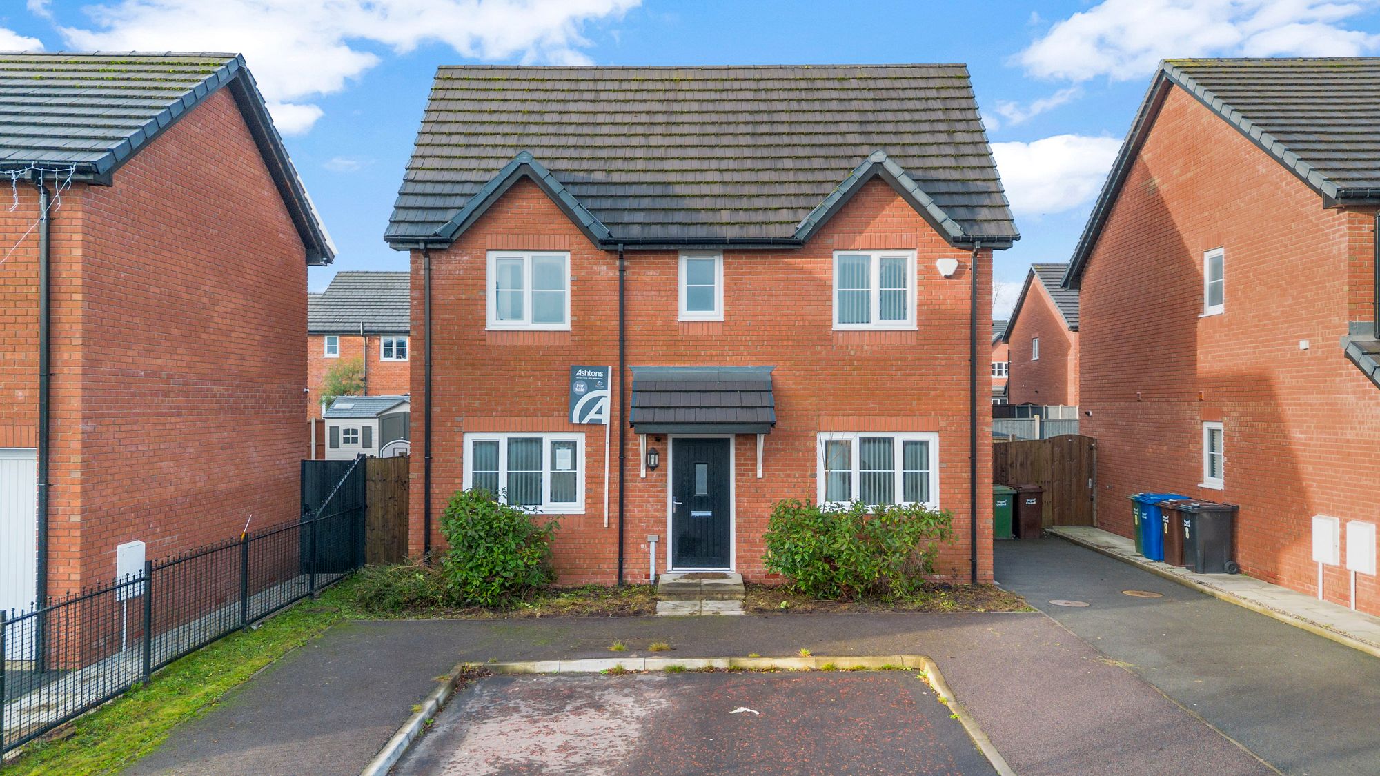 3 bedroom Detached house For Sale