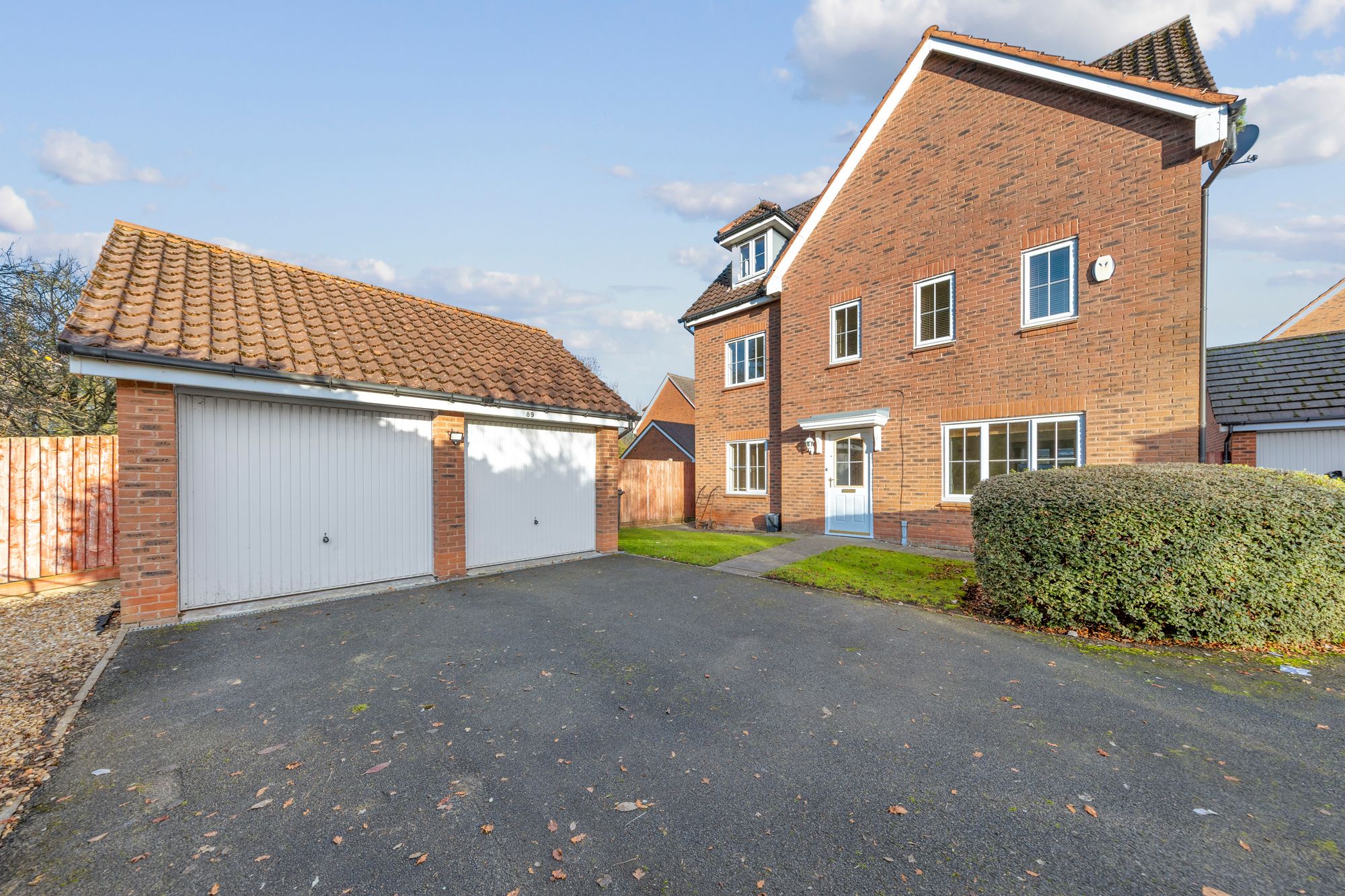 6 bedroom  Under Offer