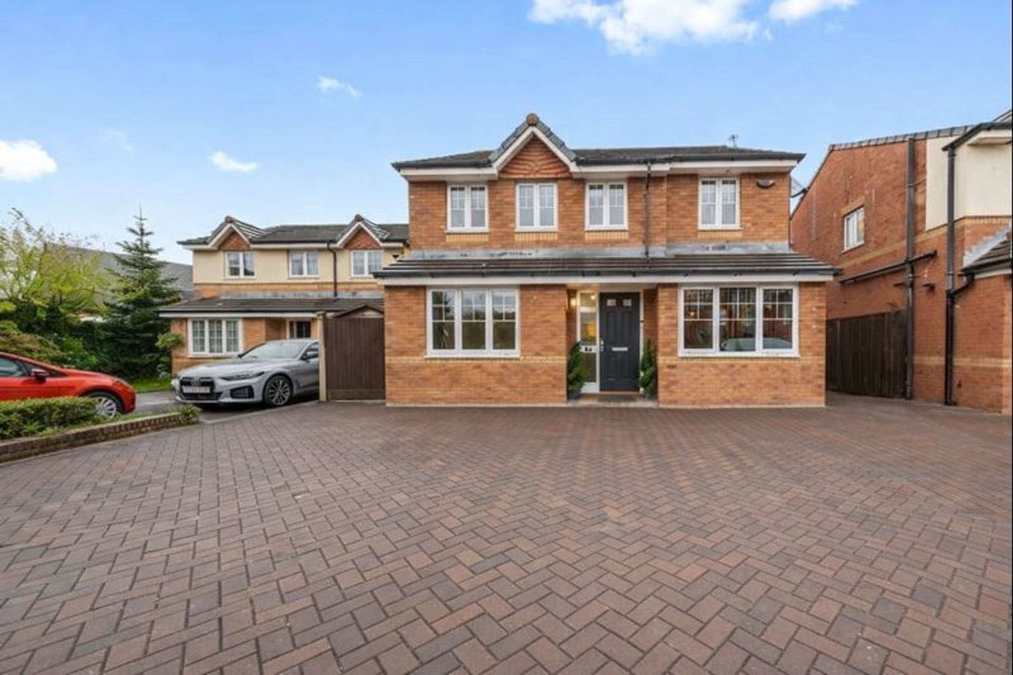 4 bedroom Detached house Under Offer