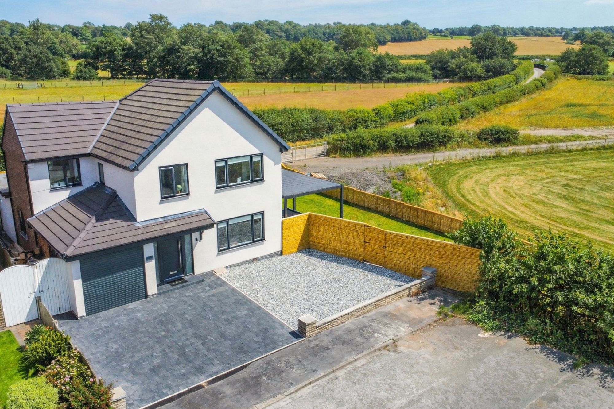 4 bedroom Detached house Under Offer