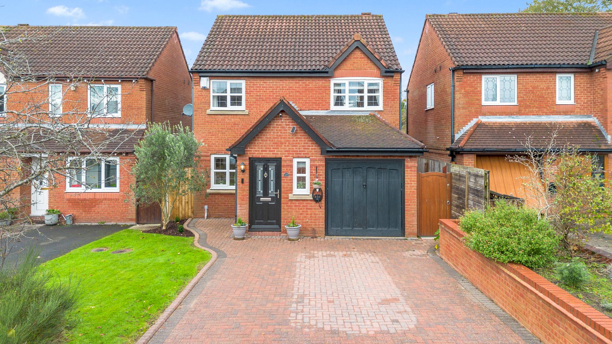 3 bedroom Detached house Under Offer